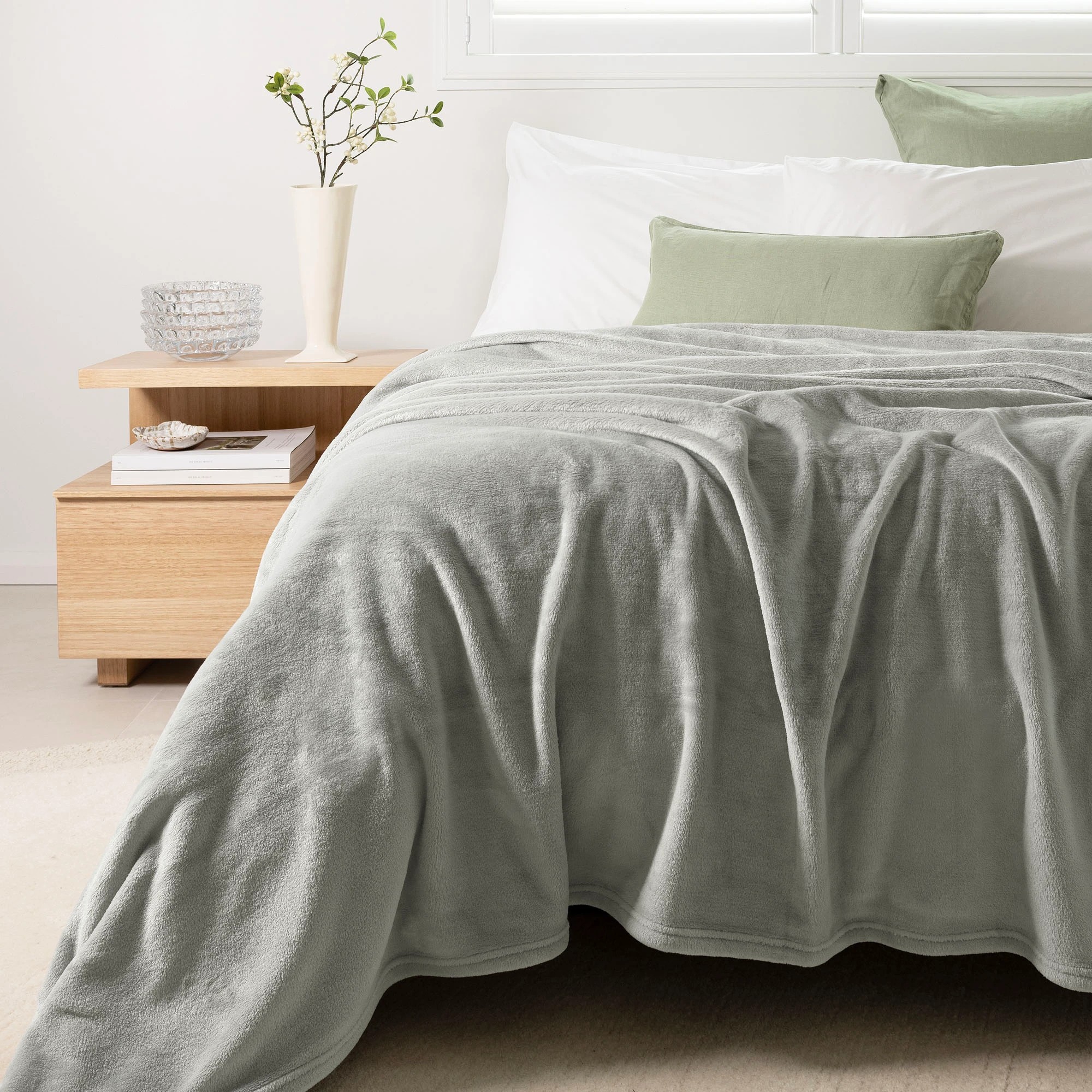 1 Bambury Solid Ultraplush Polyester Cosy Blanket - Super King Bed - Silver, 1 of 4