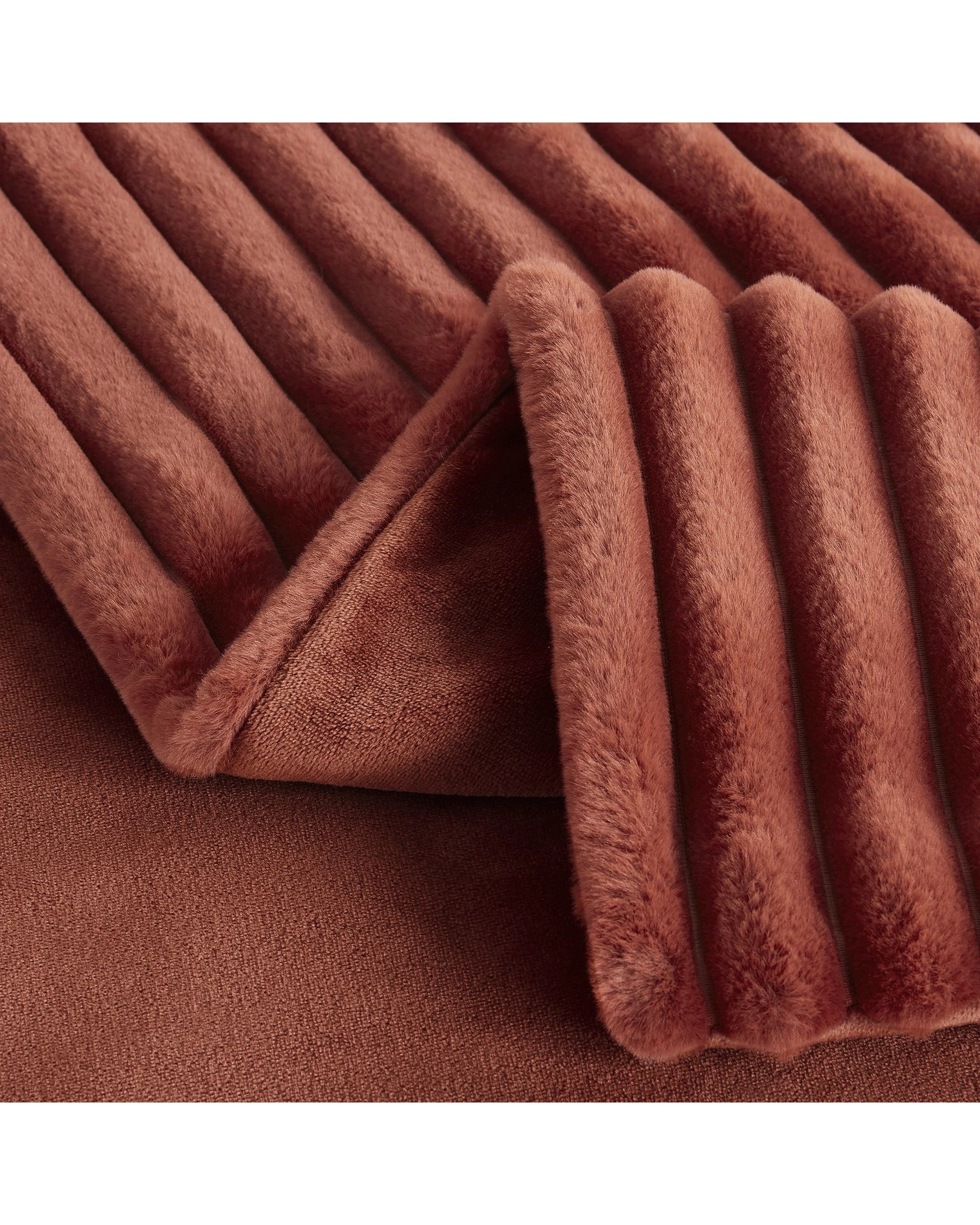 3 Dreamaker Chunky Embossed Fleece Throw 130x170cm - Rust, 3 of 5