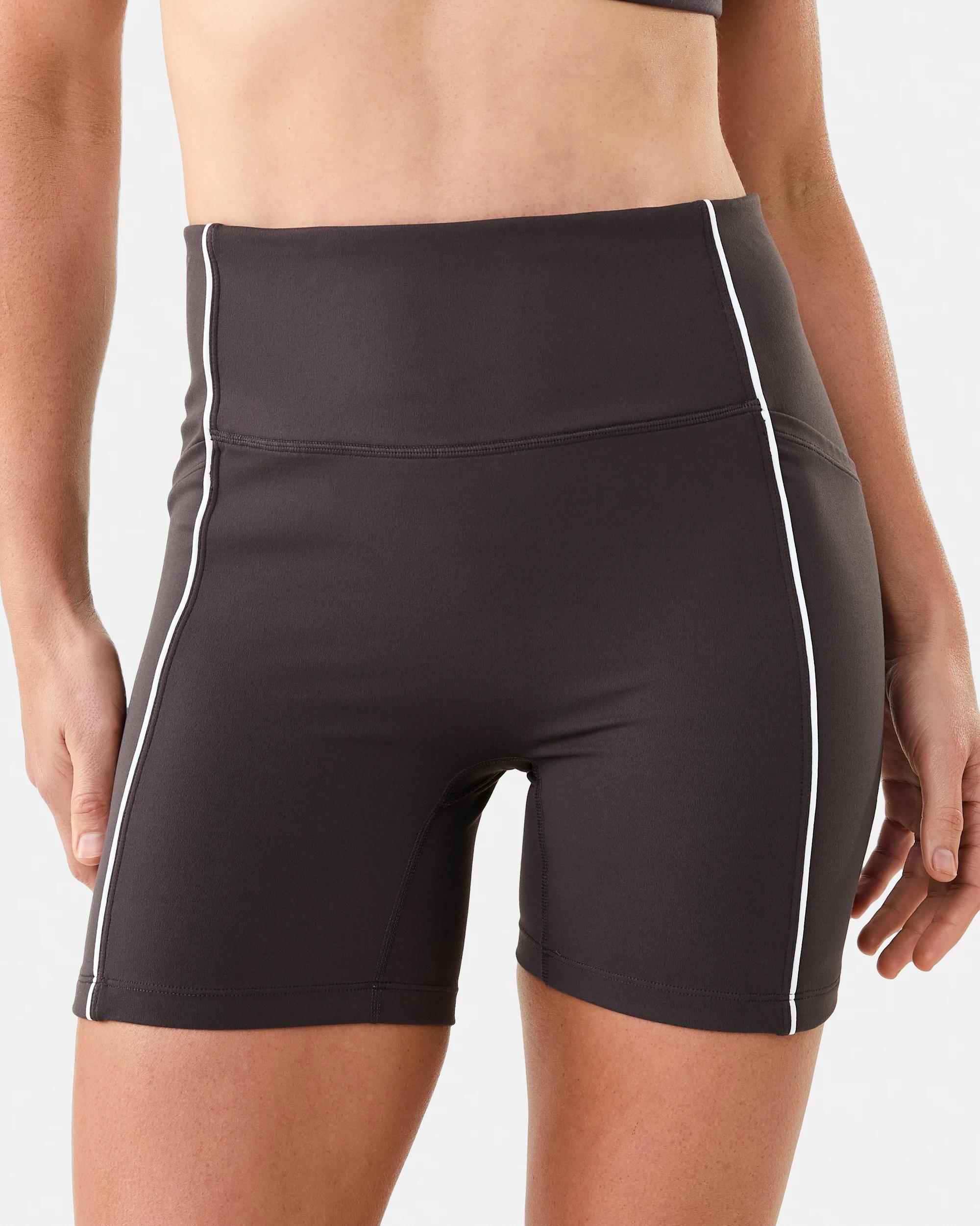 1 Active Womens Cloudform Bike Shorts Espresso, 1 of 7