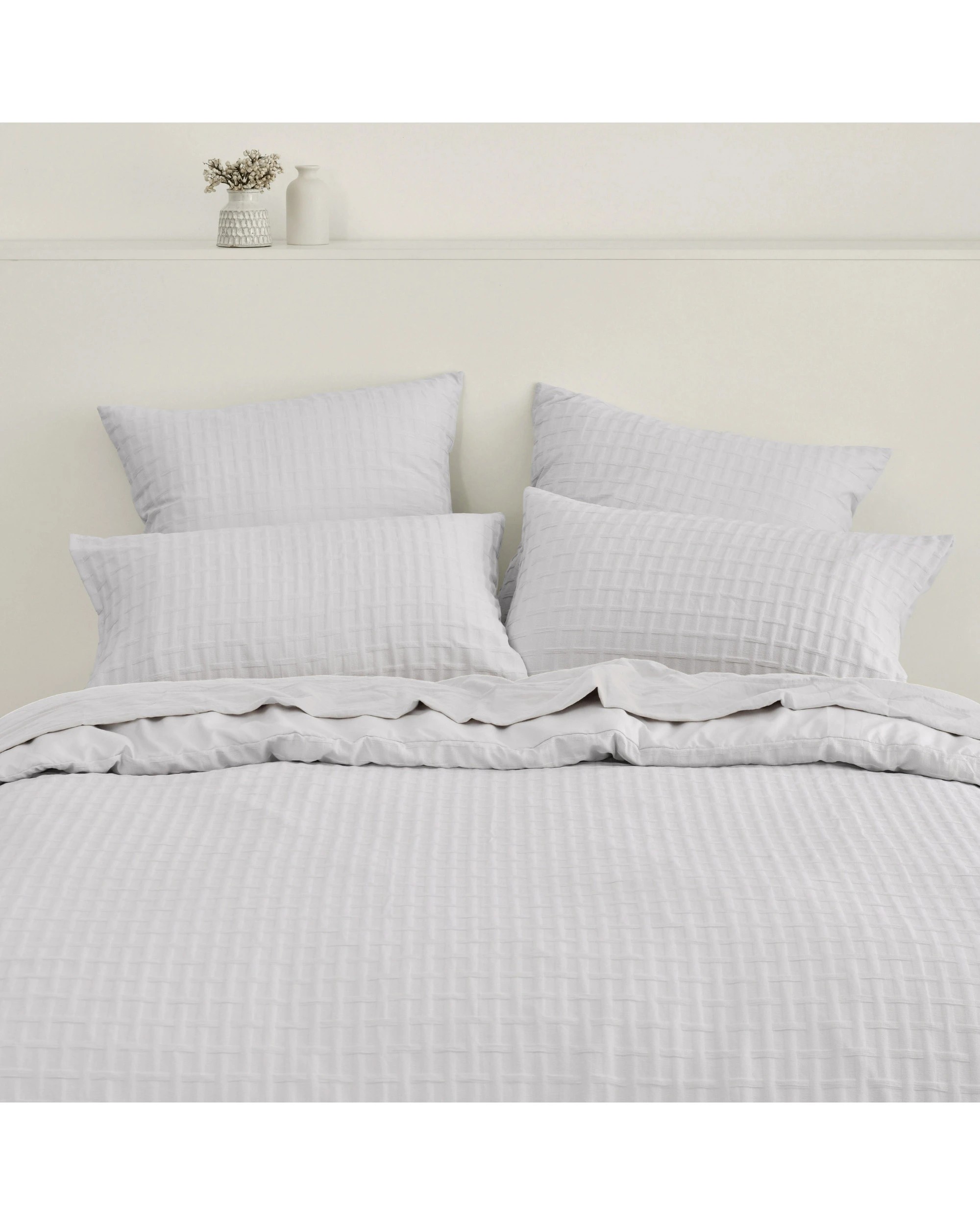 3 Dreamaker Aubrey Jacquard Quilt Cover Set - Single Bed - Dove, 3 of 7