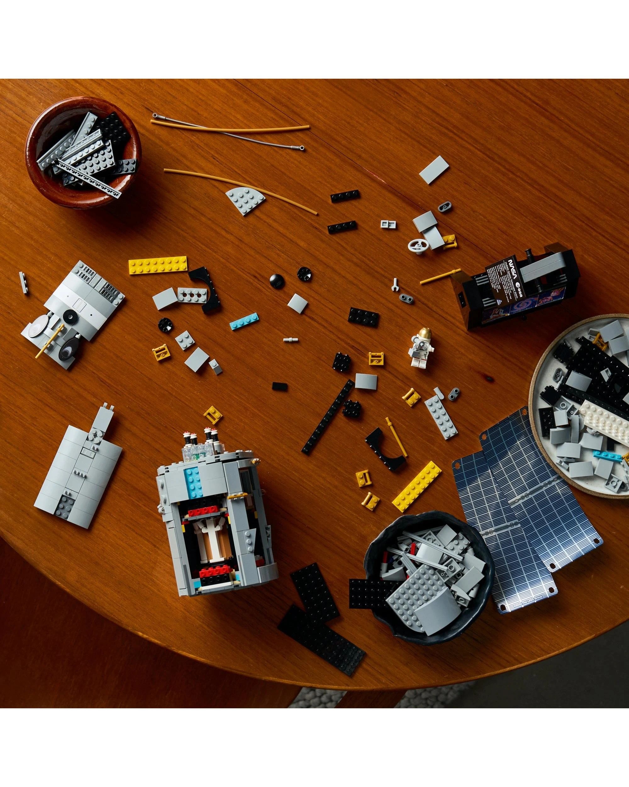3 LEGO Icons Hubble Space Telescope - 11382, 3 of 10