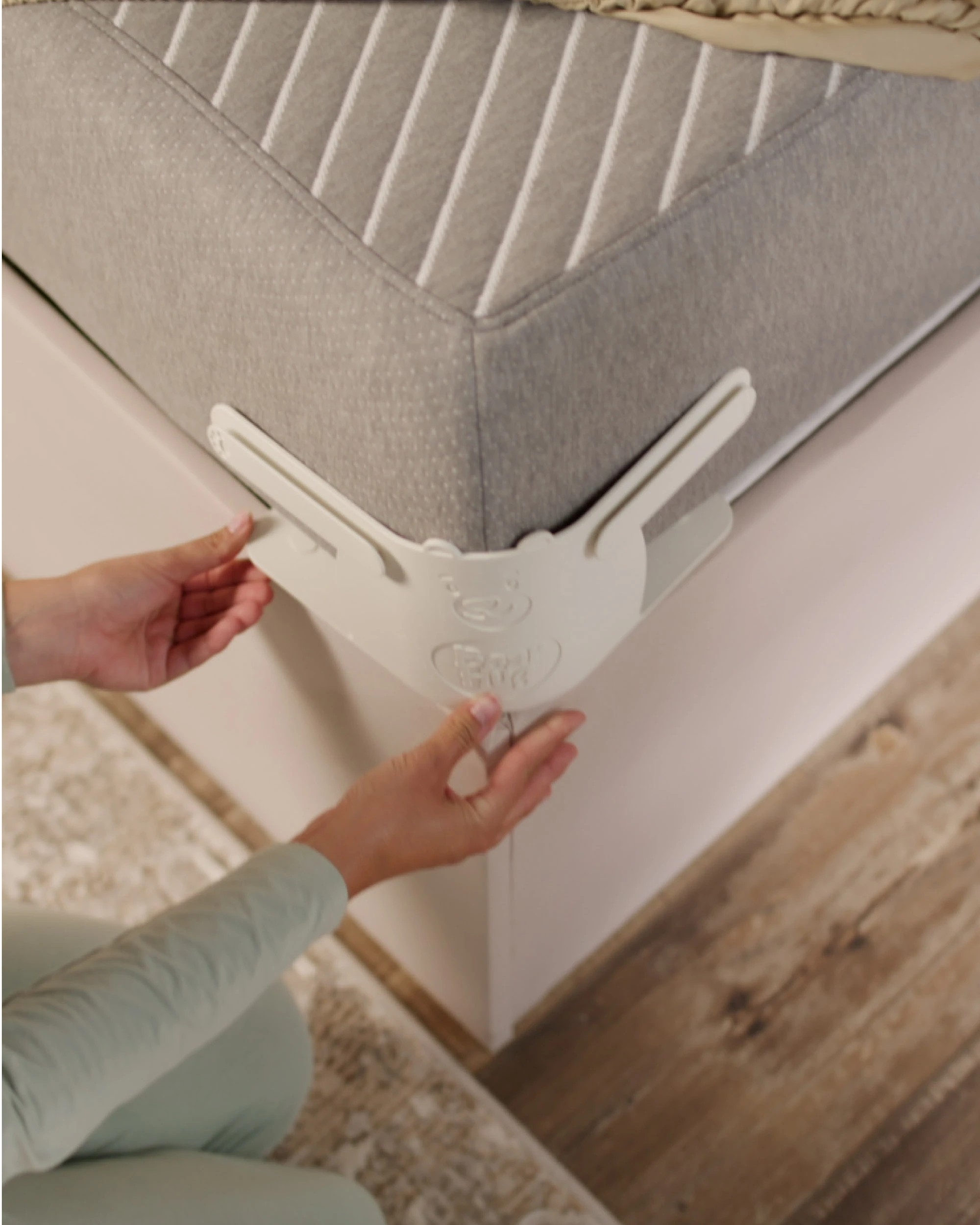 4 Global Shop Direct Bear Hug Bed Sheet Holders Keep Your Sheets Tucked In Tight, 4 of 8