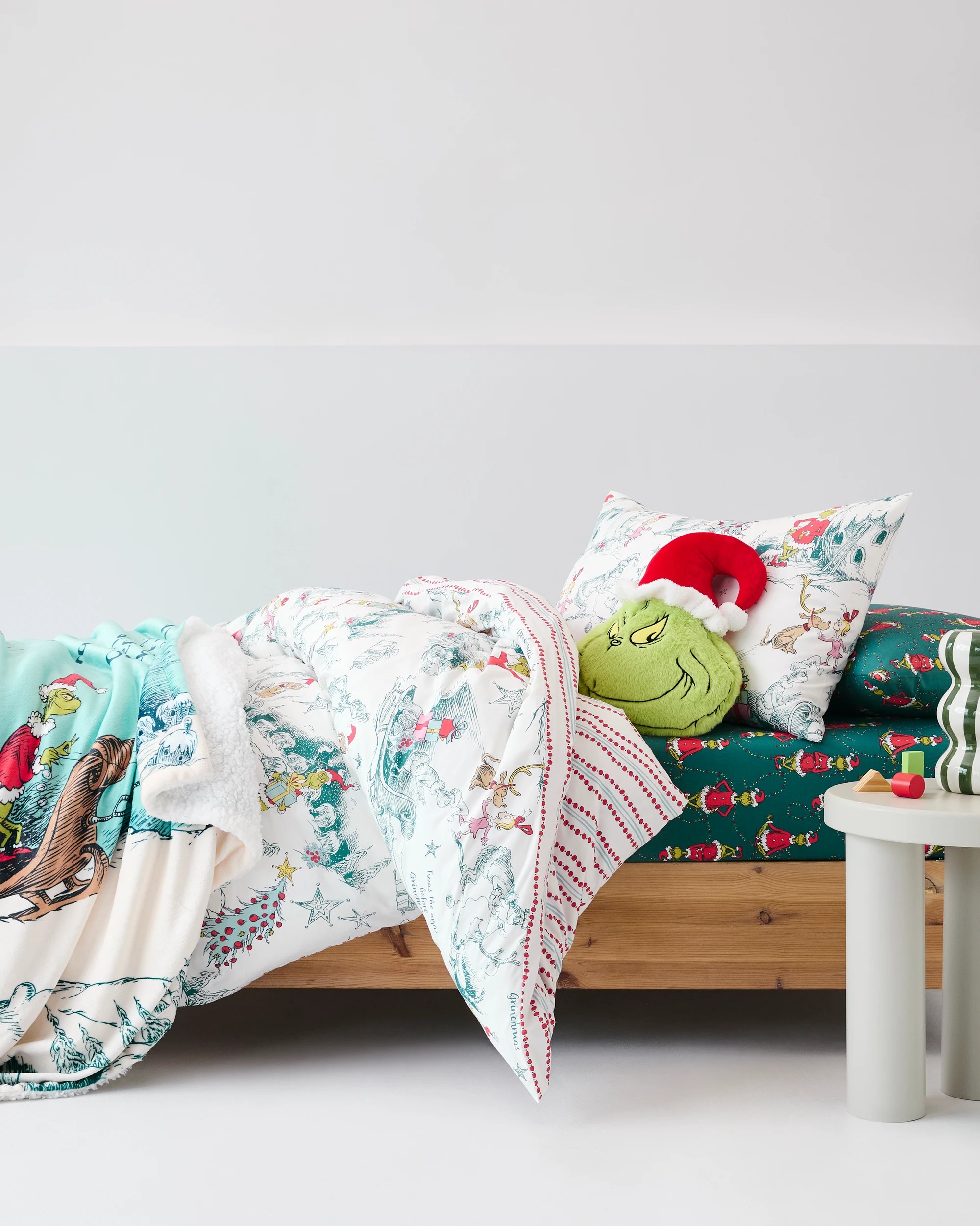 3 The Grinch Kids Christmas Grinch Quilt Cover Set - Double Bed - White, 3 of 8