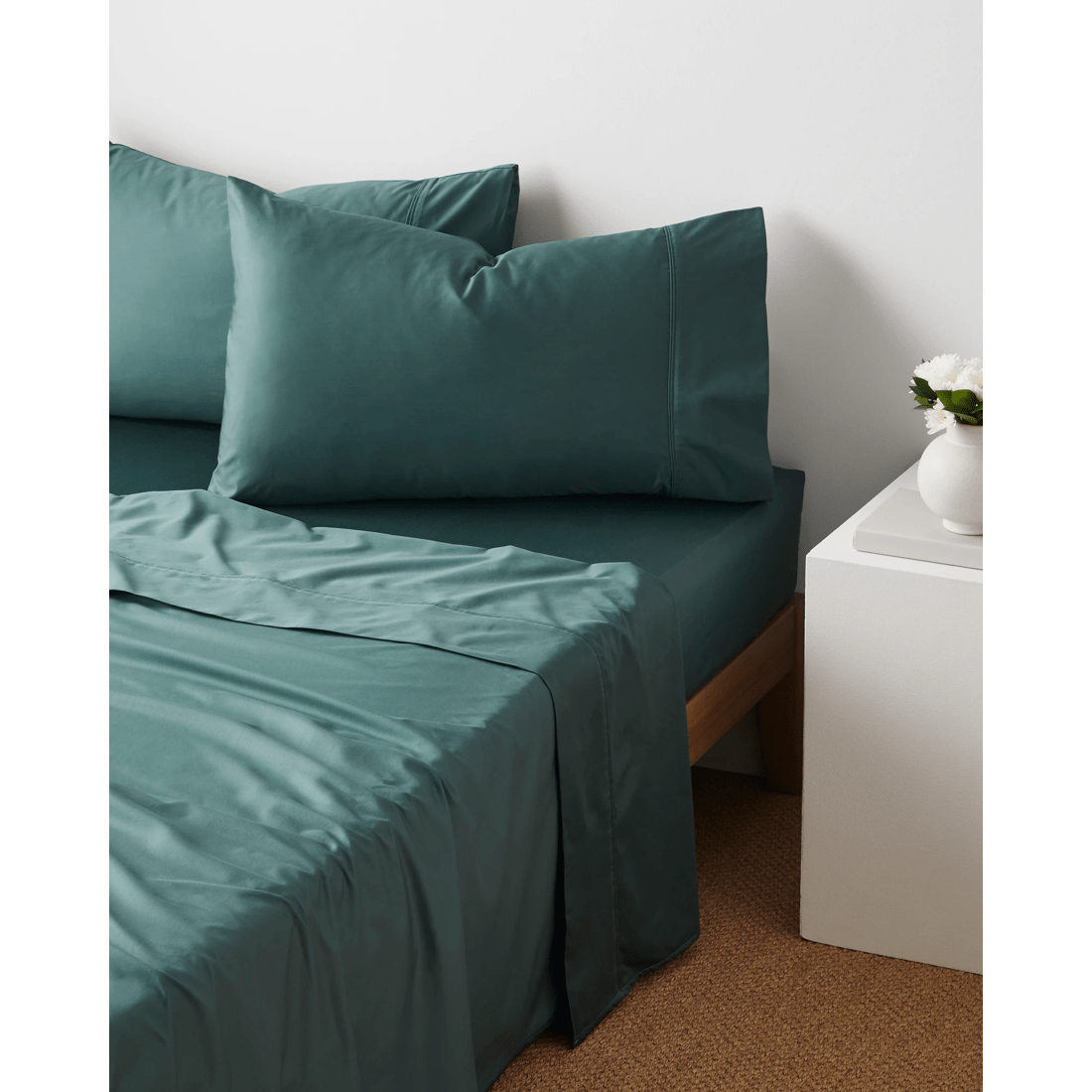 1 Target Egyptian Cotton 600 Thread Count Deep Sheet Set
 - Queen Bed
 - Green, 1 of 2