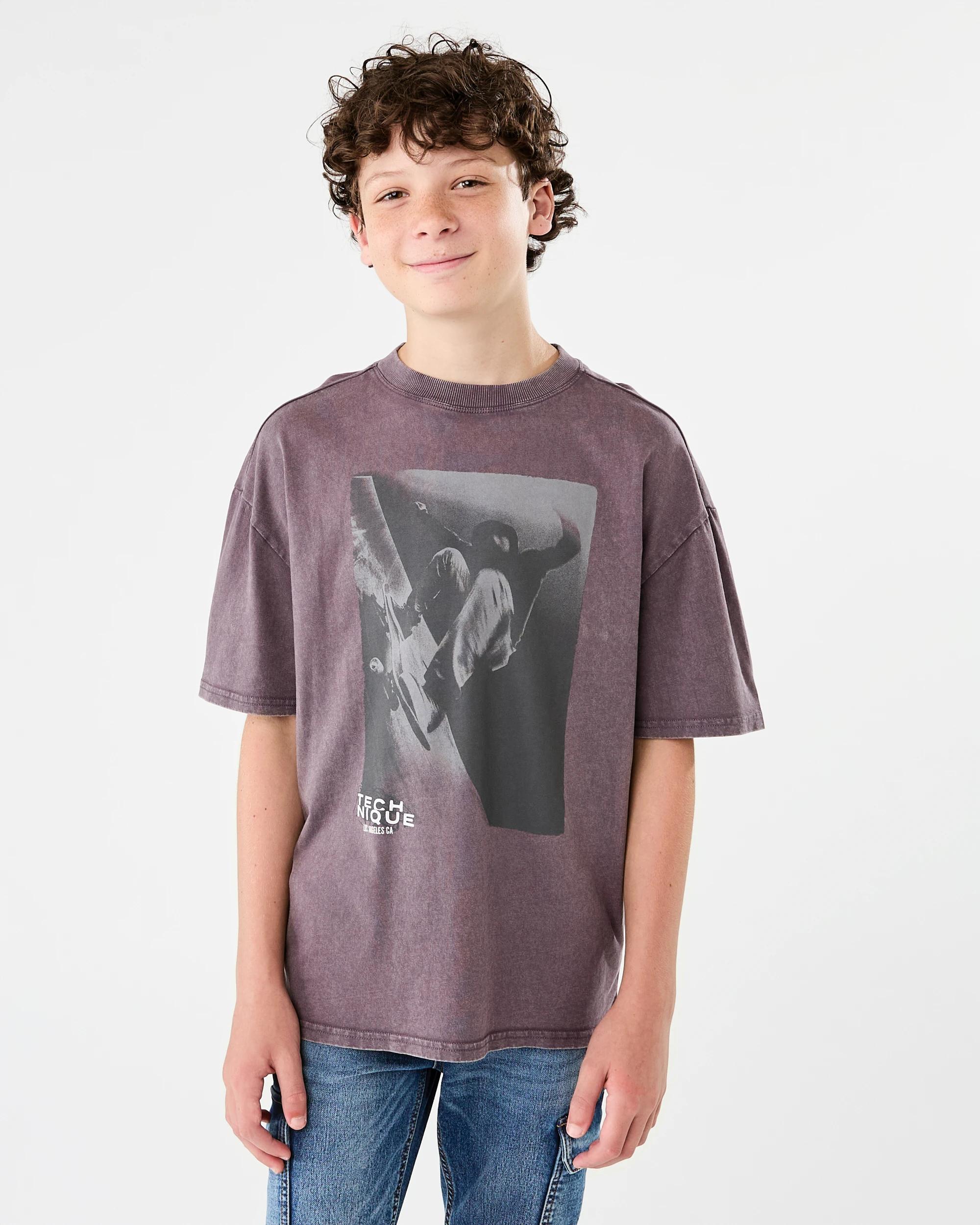 1 Short Sleeve Oversized Graphic T-shirt Pur Skate, 1 of 7