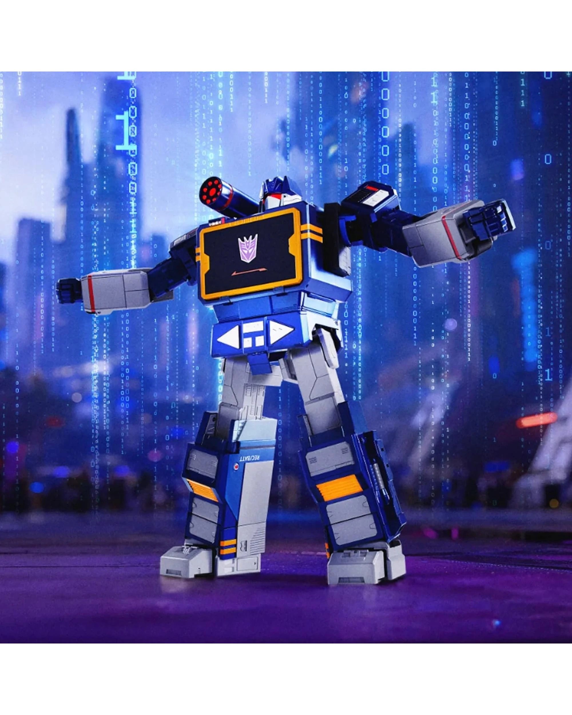 2 Robosen: Transformers Flagship Soundwave G1 Auto-Converting Robot, 2 of 9