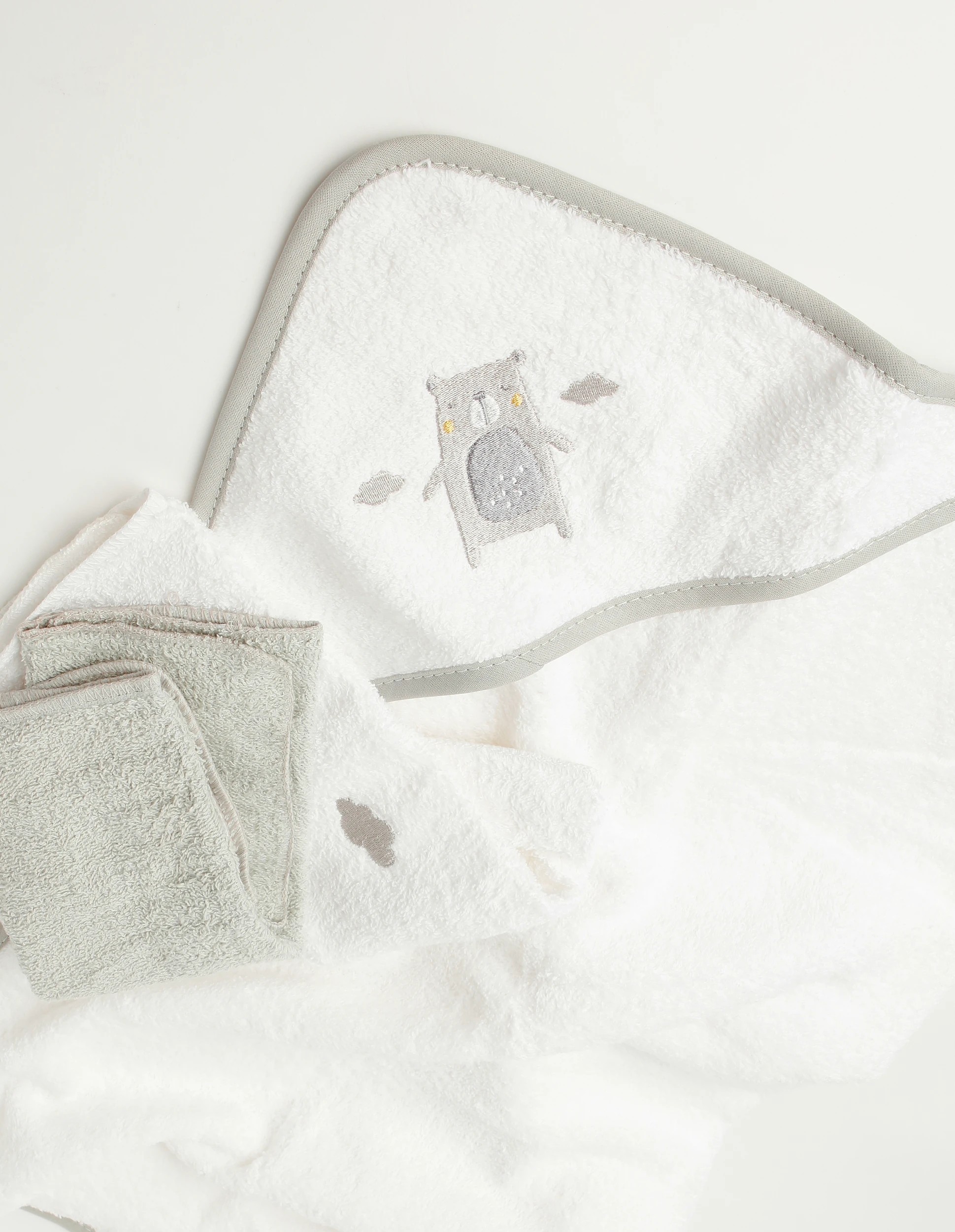 2 Snugtime Hodded Towel &  4 piece Washers, 2 of 3