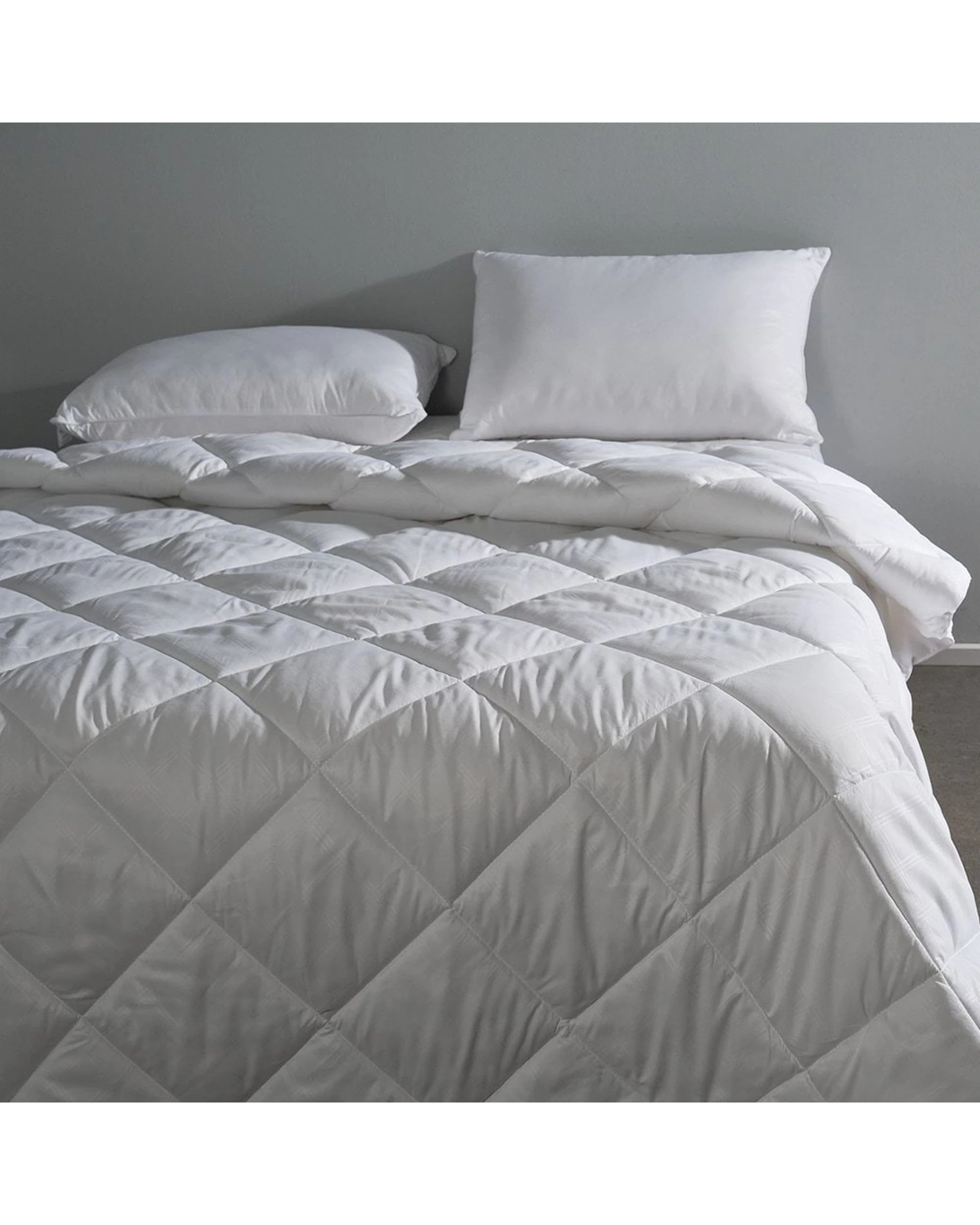 1 Canningvale Hypoallergenic Down Alternative Quilt Medium Warmth - Super King Bed - White, 1 of 1