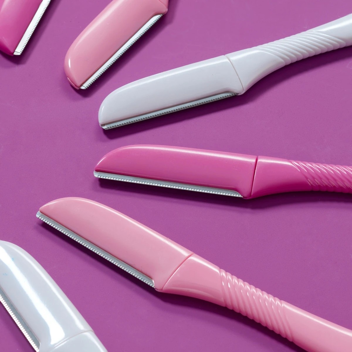 3 Schick 4 Pack Silk Salon Touch-Up Razors, 3 of 5