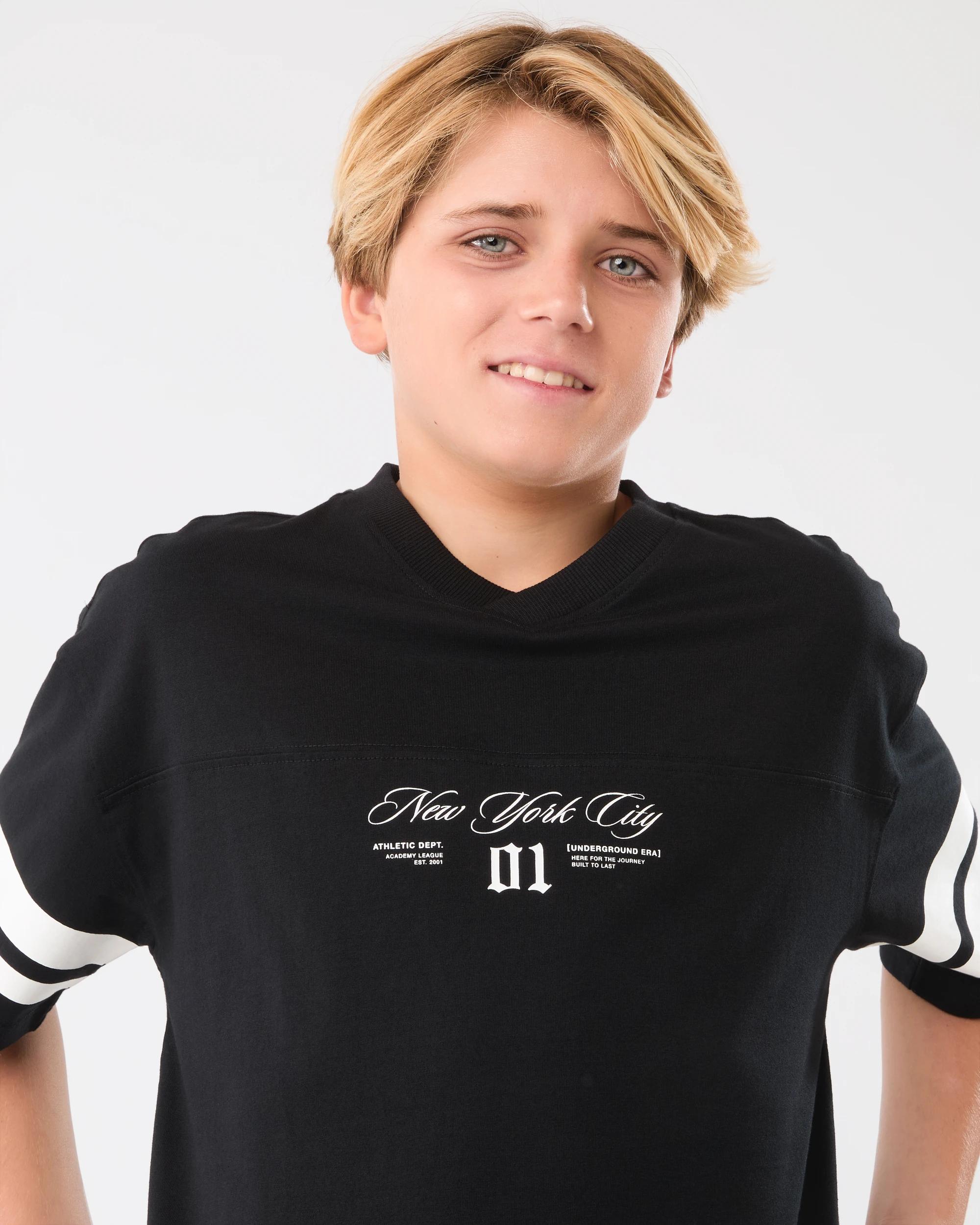 3 Short Sleeve V-neck Oversized T-shirt Black, 3 of 8