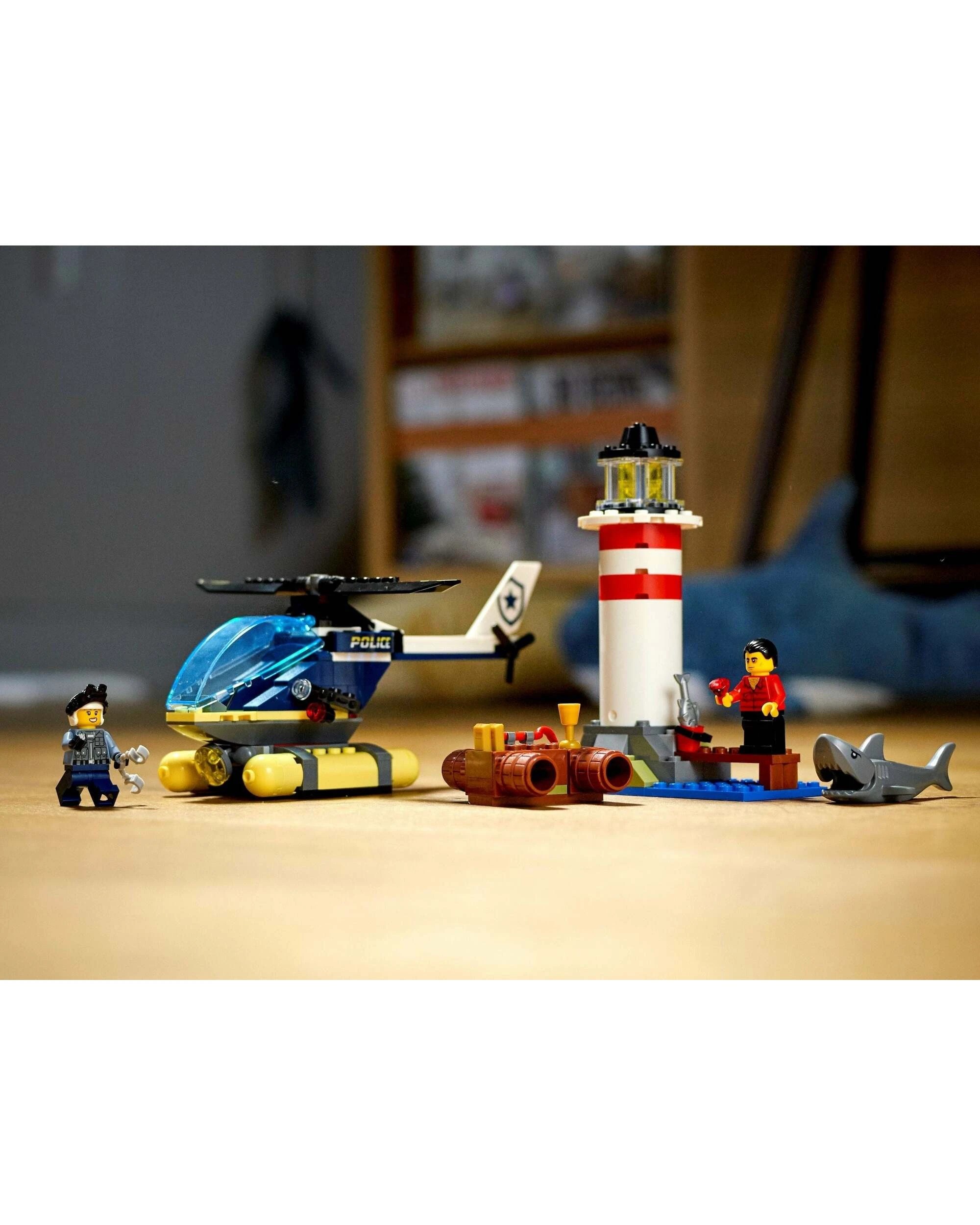 3 LEGO 60274 Police Lighthouse Capture: Helicopter & Crook Chase, 3 of 5