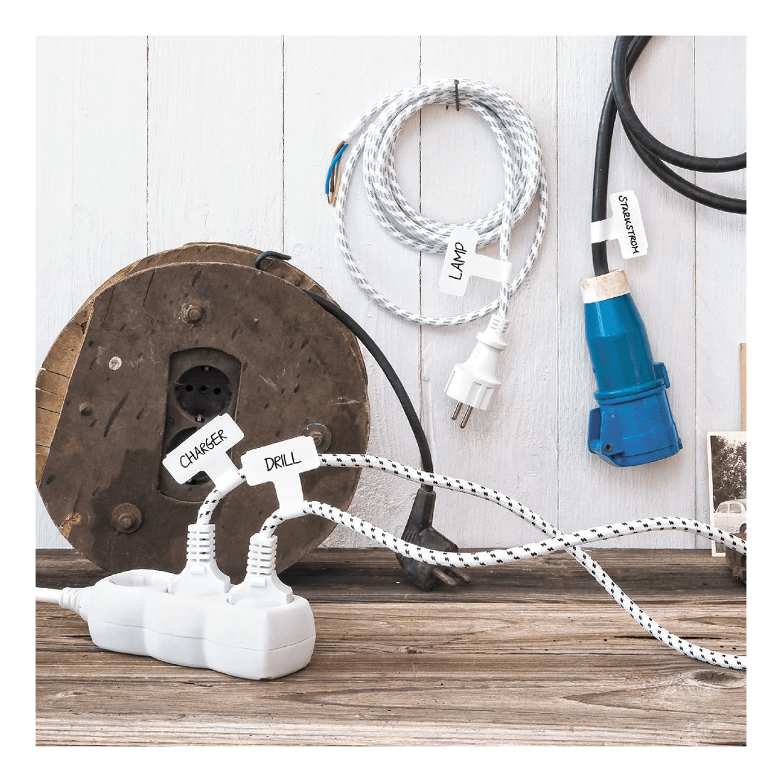 2 Avery Organisation and Storage Cord Tags 40 x 60mm 24 Pack, 2 of 2