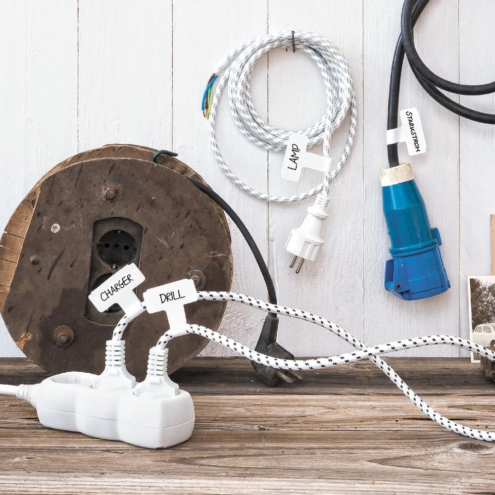 2 Avery Organisation and Storage Cord Tags 40 x 60mm 24 Pack, 2 of 2