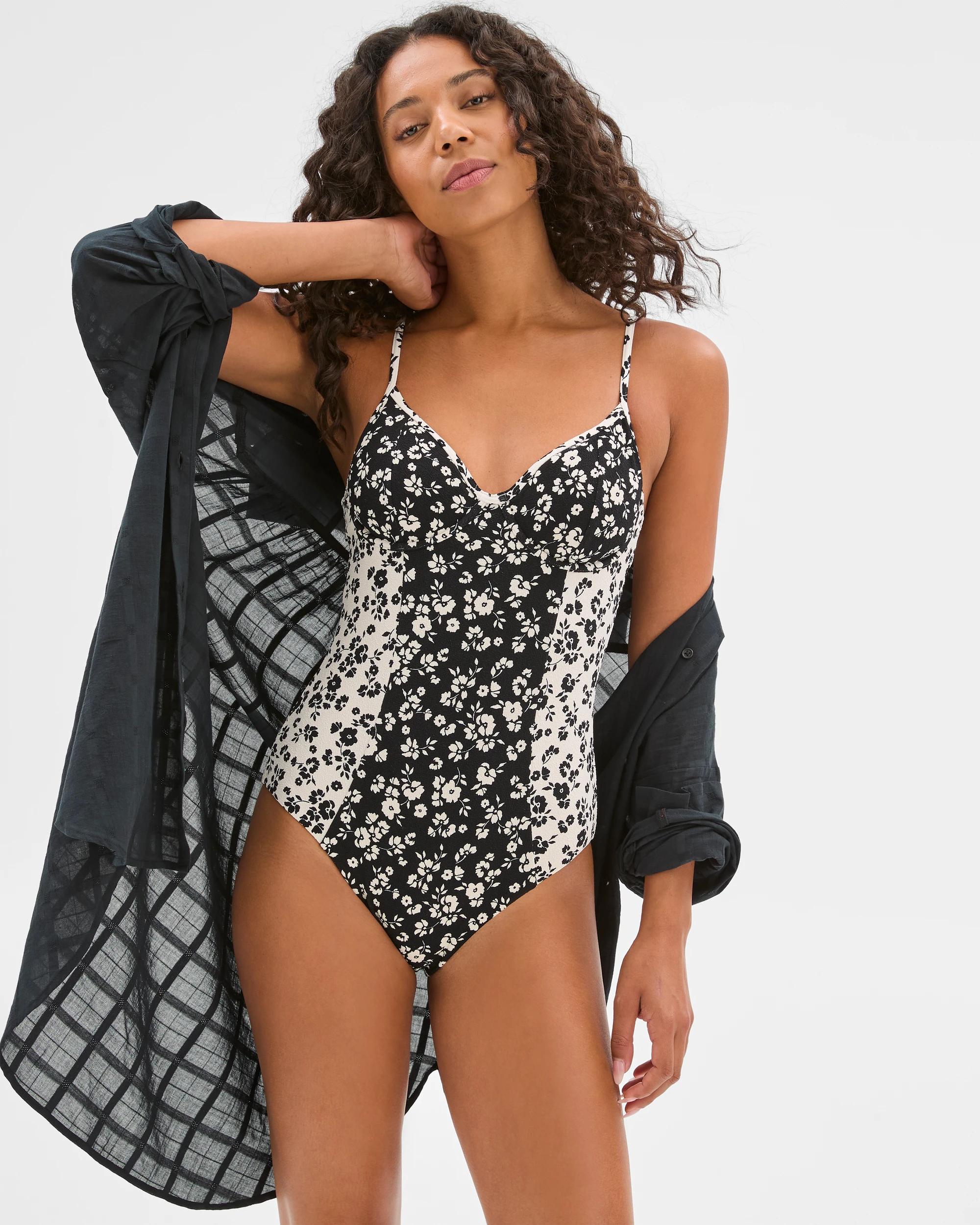 9 Target Resort Textured Half Cup Underwire One Piece Bathers BLACK AND WHITE DAISY, 9 of 10