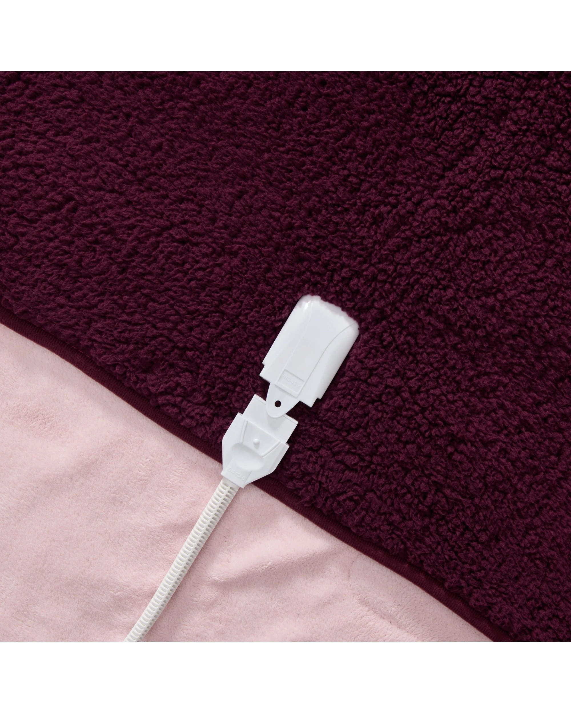 4 Dreamaker Eve Reversible Sherpa & Coral Fleece Heated Throw 180x200cm - Cherry and Blush, 4 of 8