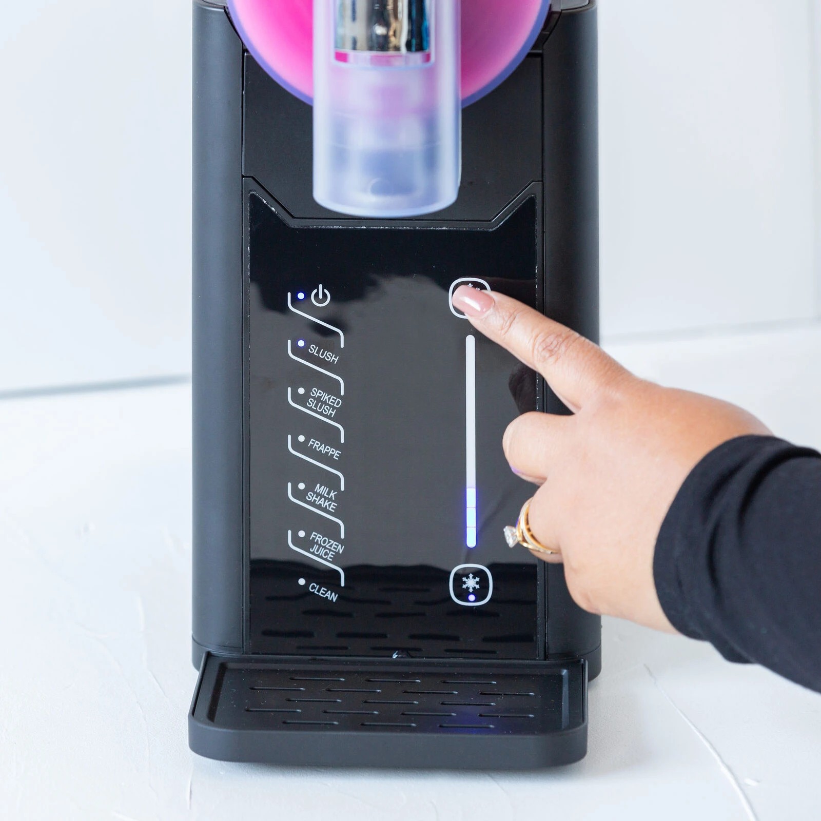 3 Healthy Choice 200W Slushie Maker, 2L Capacity, One Touch Control with 5 Preset Programs, 3 of 10