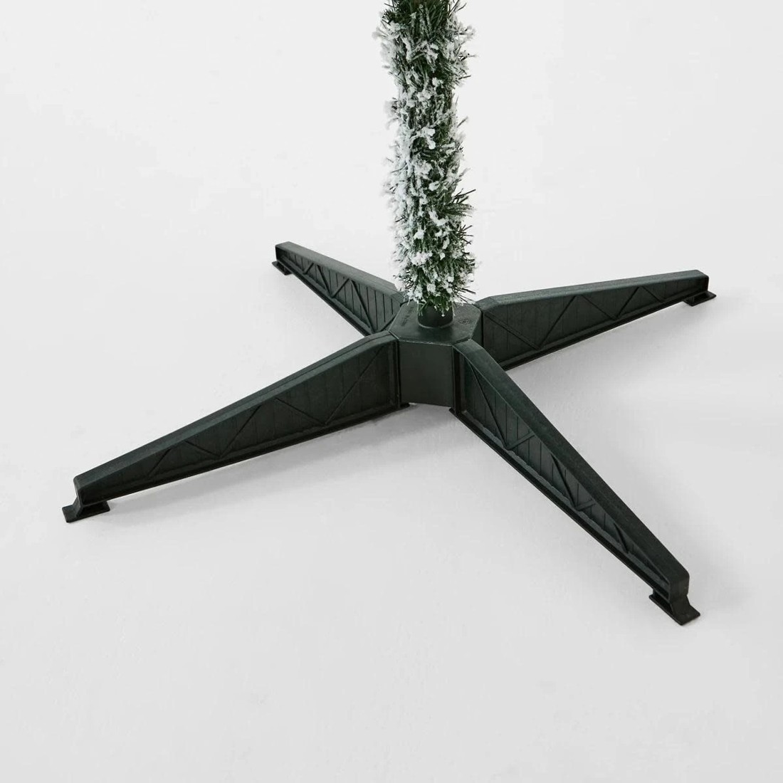 4 1.82m (6ft) Snowy Christmas Tree, 4 of 4