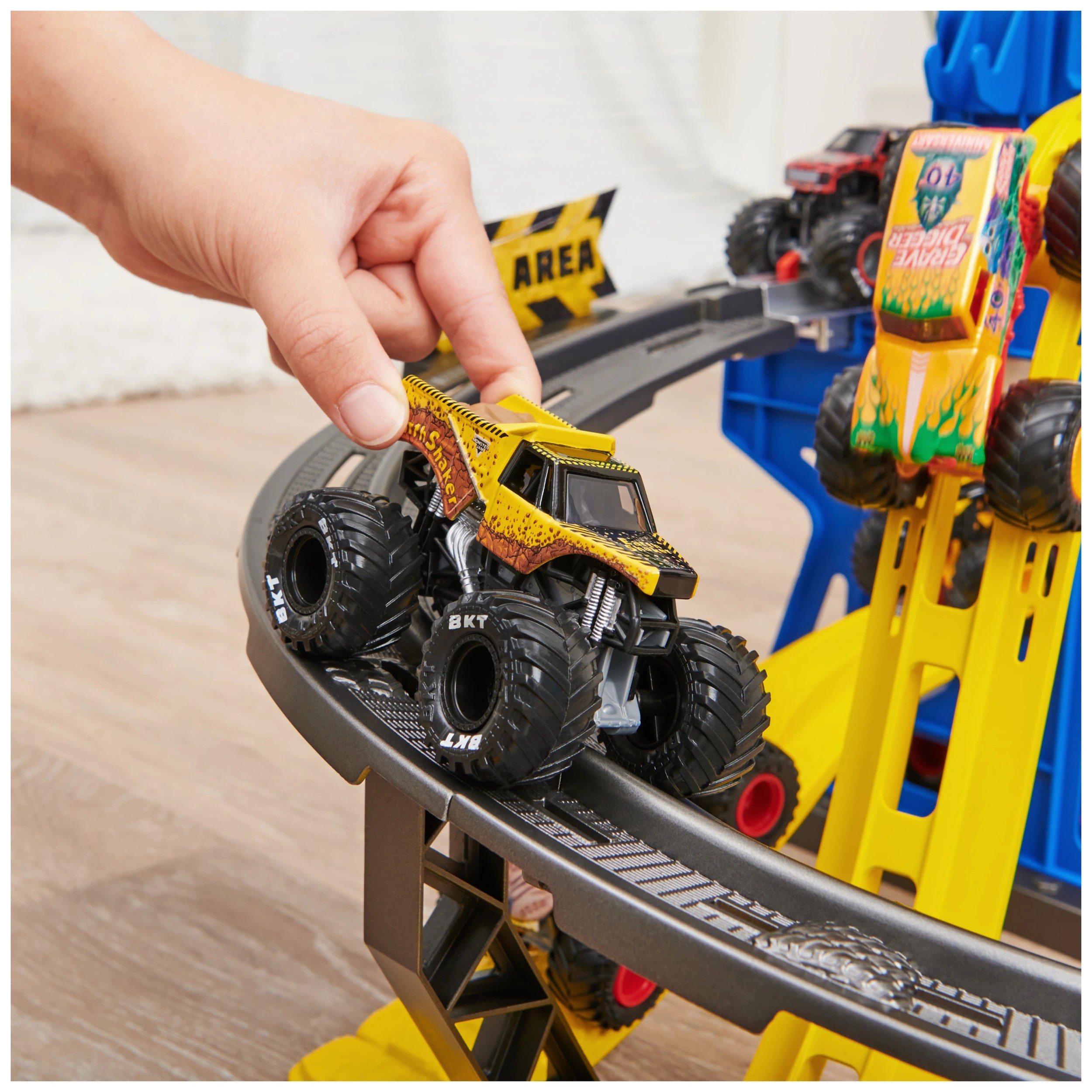 7 Monster Jam 1:64 Garage Playset - Multi, 7 of 9