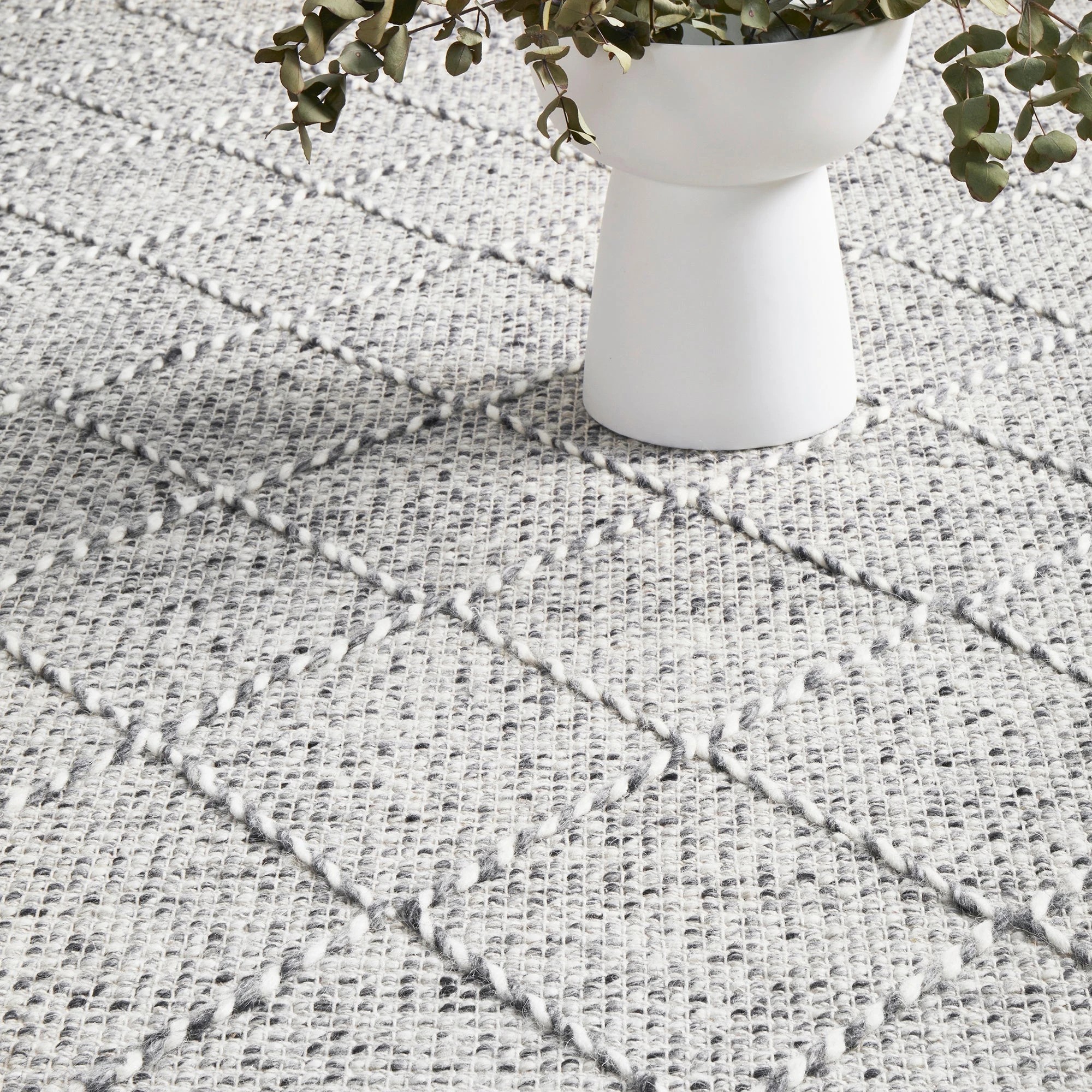 6 Common Ground Rugs Chateau Noah 320x230cm - Extra Large Hand Loomed Rug - White, 6 of 10