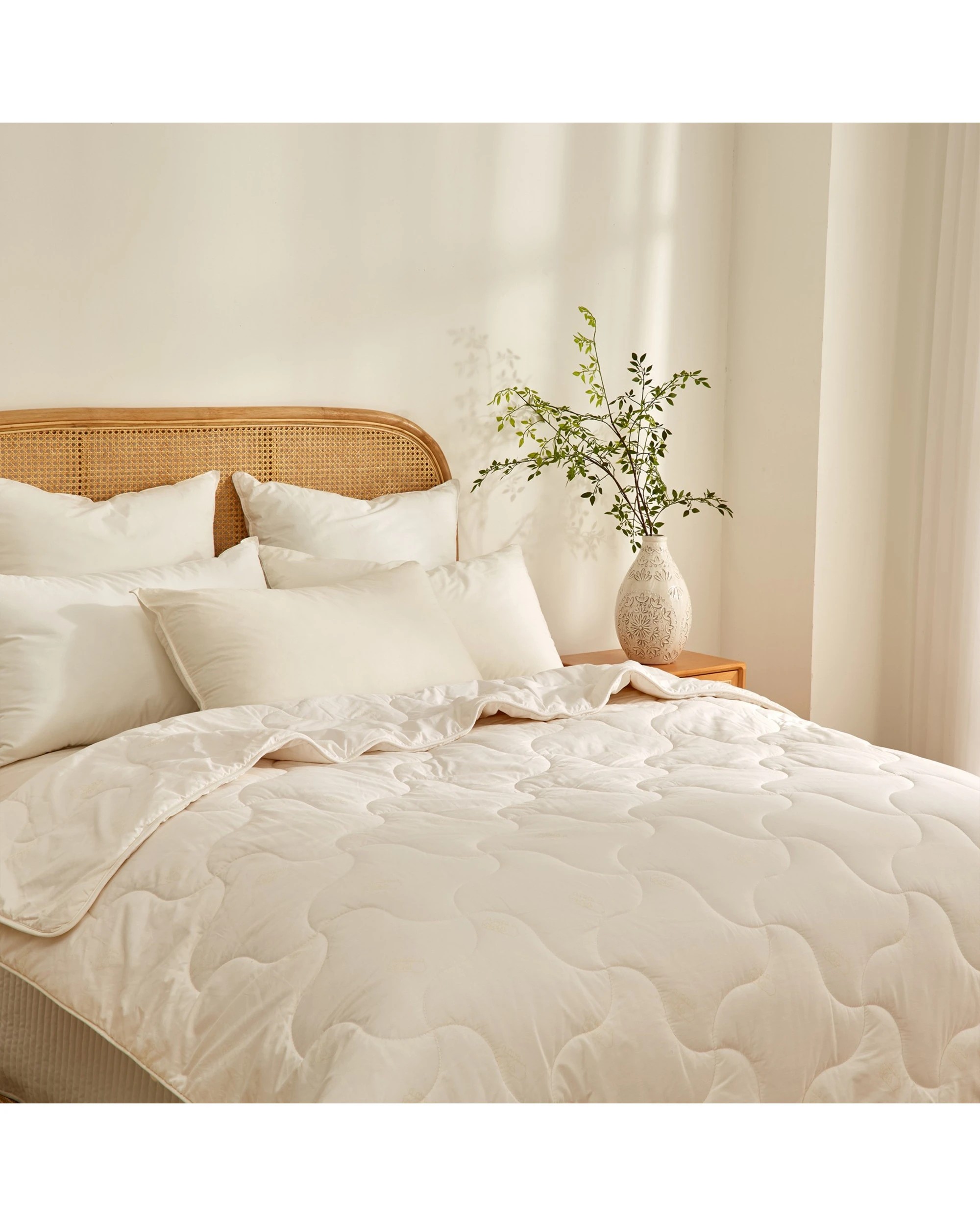 3 Wooltara Imperial Luxury 450GSM Washable Winter Australian Wool Quilt - Queen Bed - White, 3 of 8