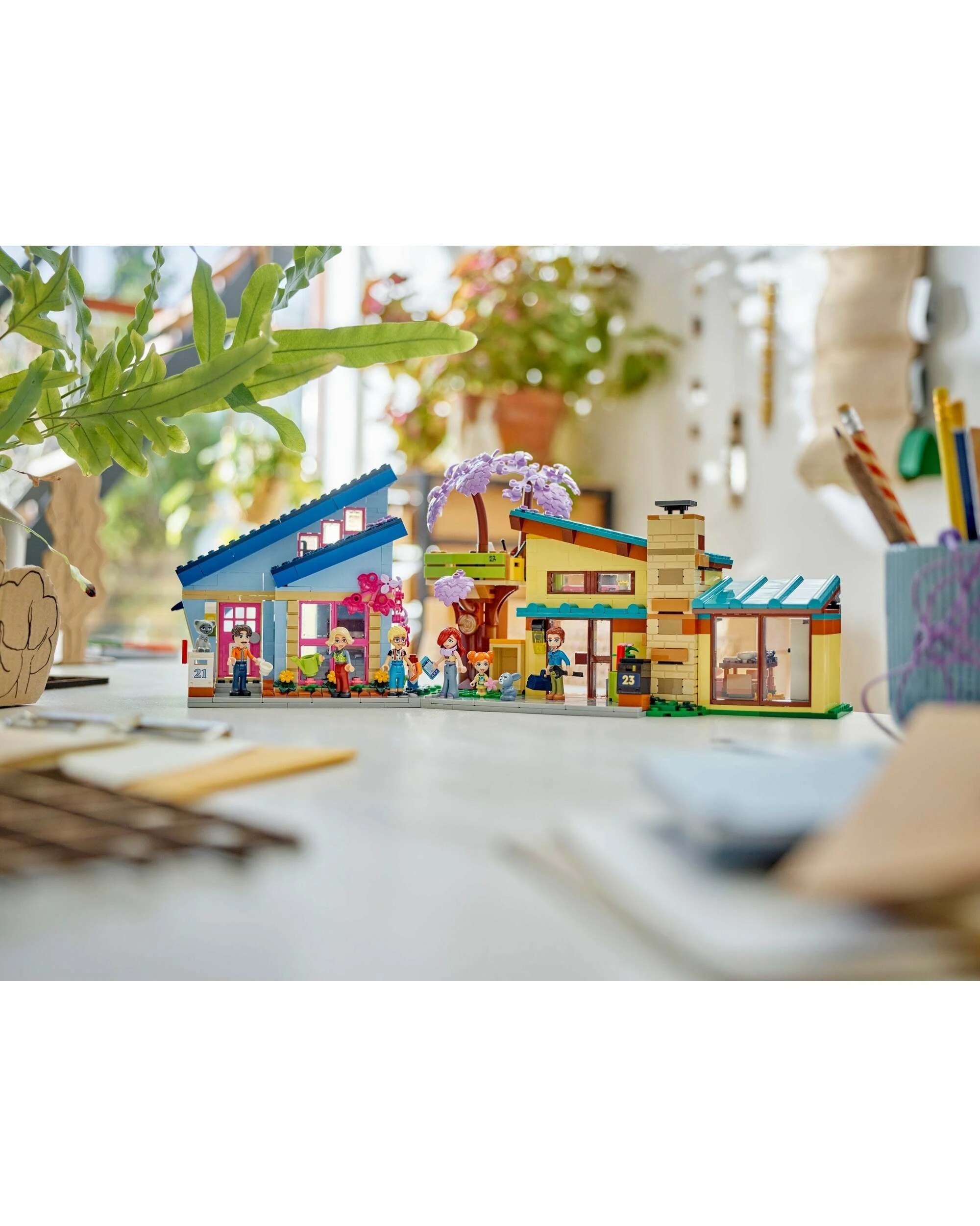 5 LEGO Friends Series 42620 Olly and Paisley's Family Houses, 5 of 5