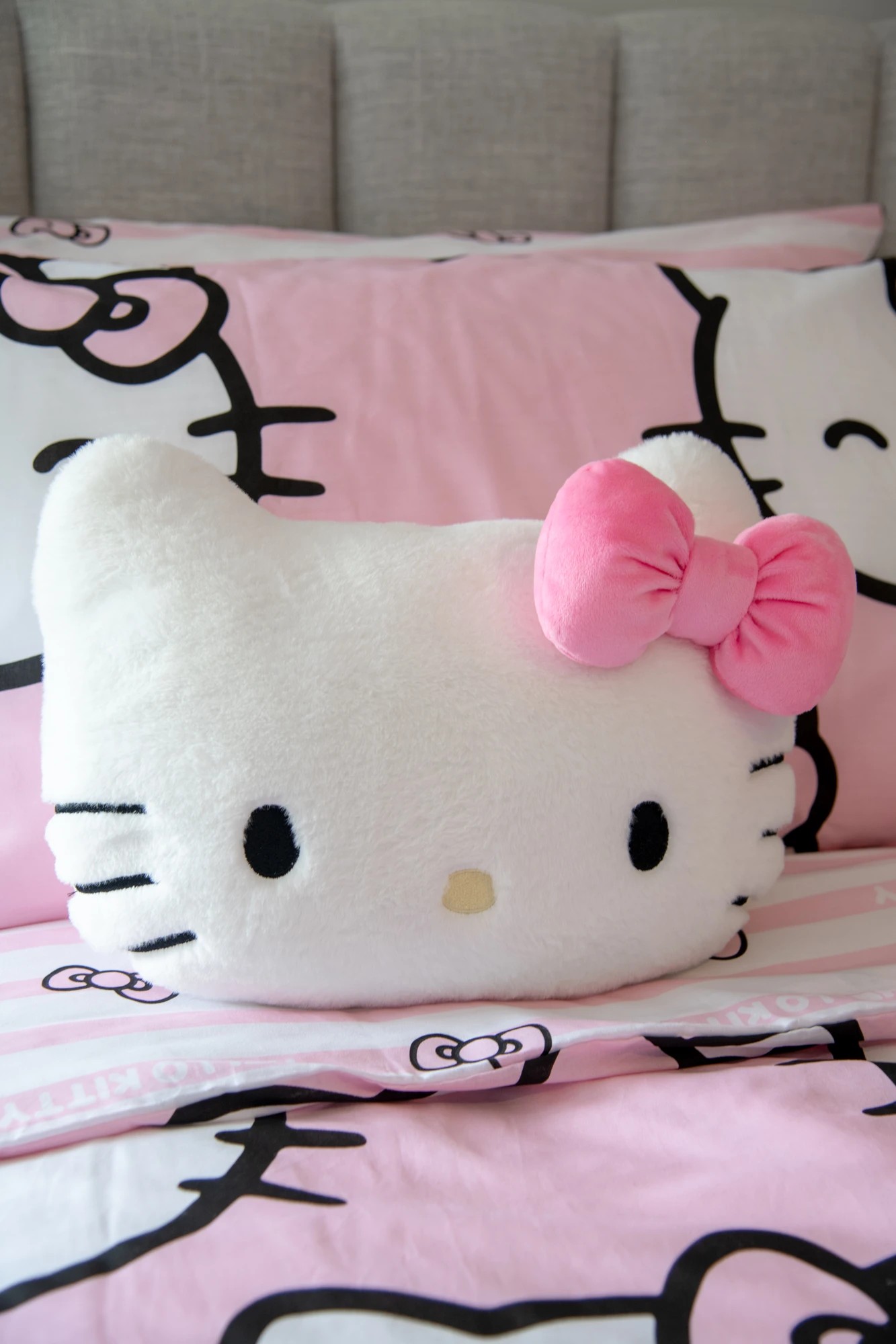 5 Hello Kitty Cushion
 - White, 5 of 5