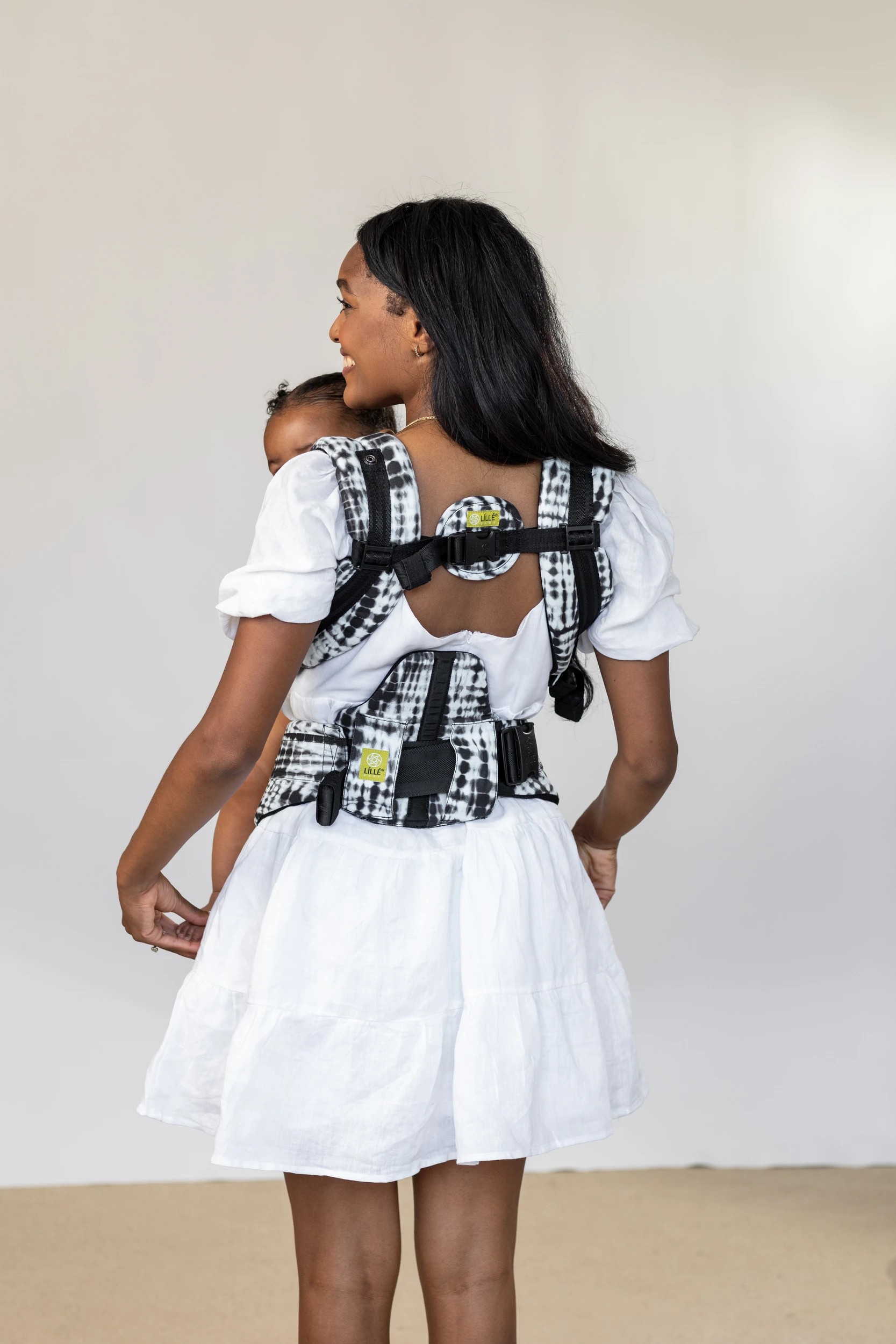 3 Lillebaby Complete Airflow DLX Shibori Baby Carrier - Black, 3 of 4