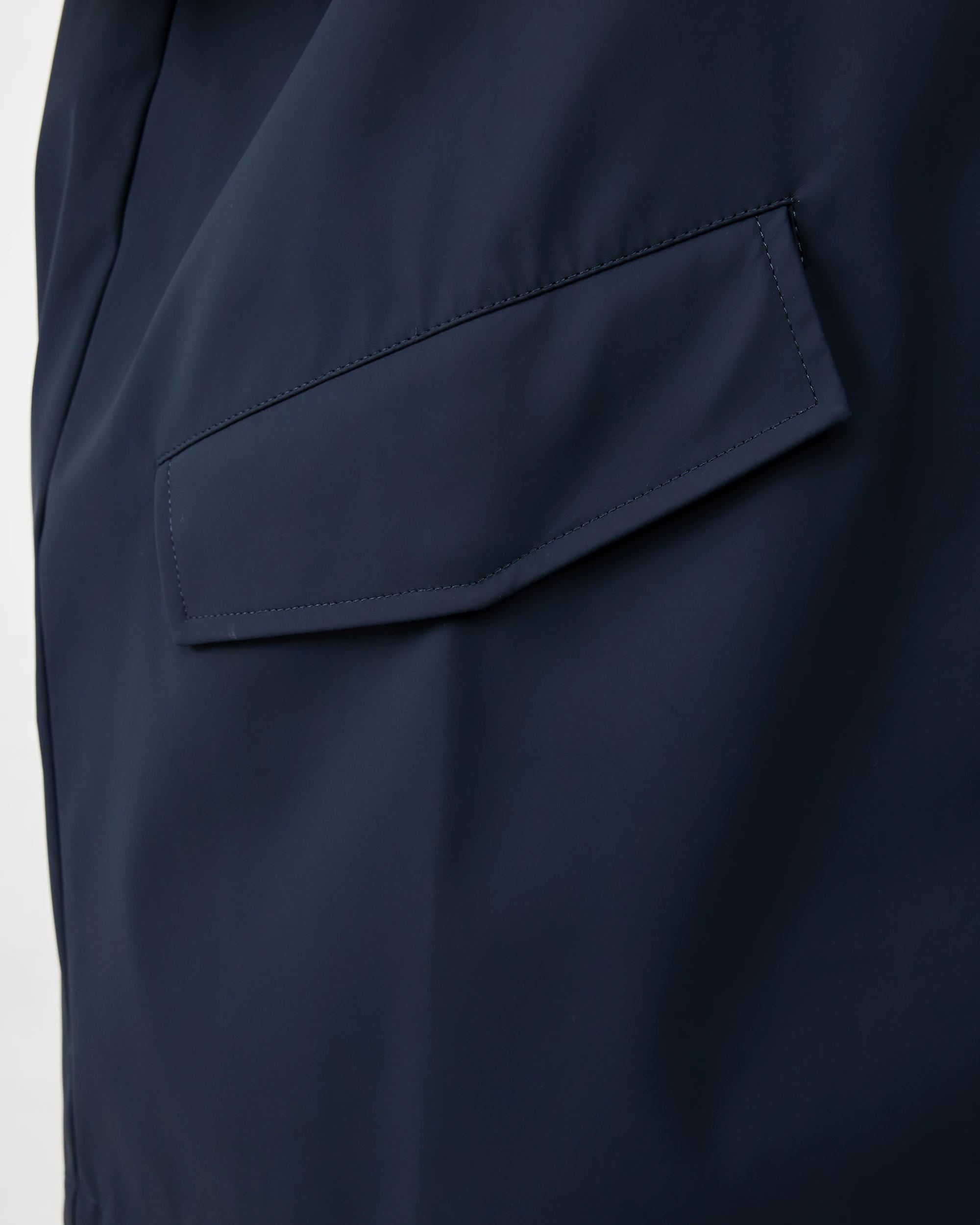 8 Curve Rain Coat Sky Cptn, 8 of 9