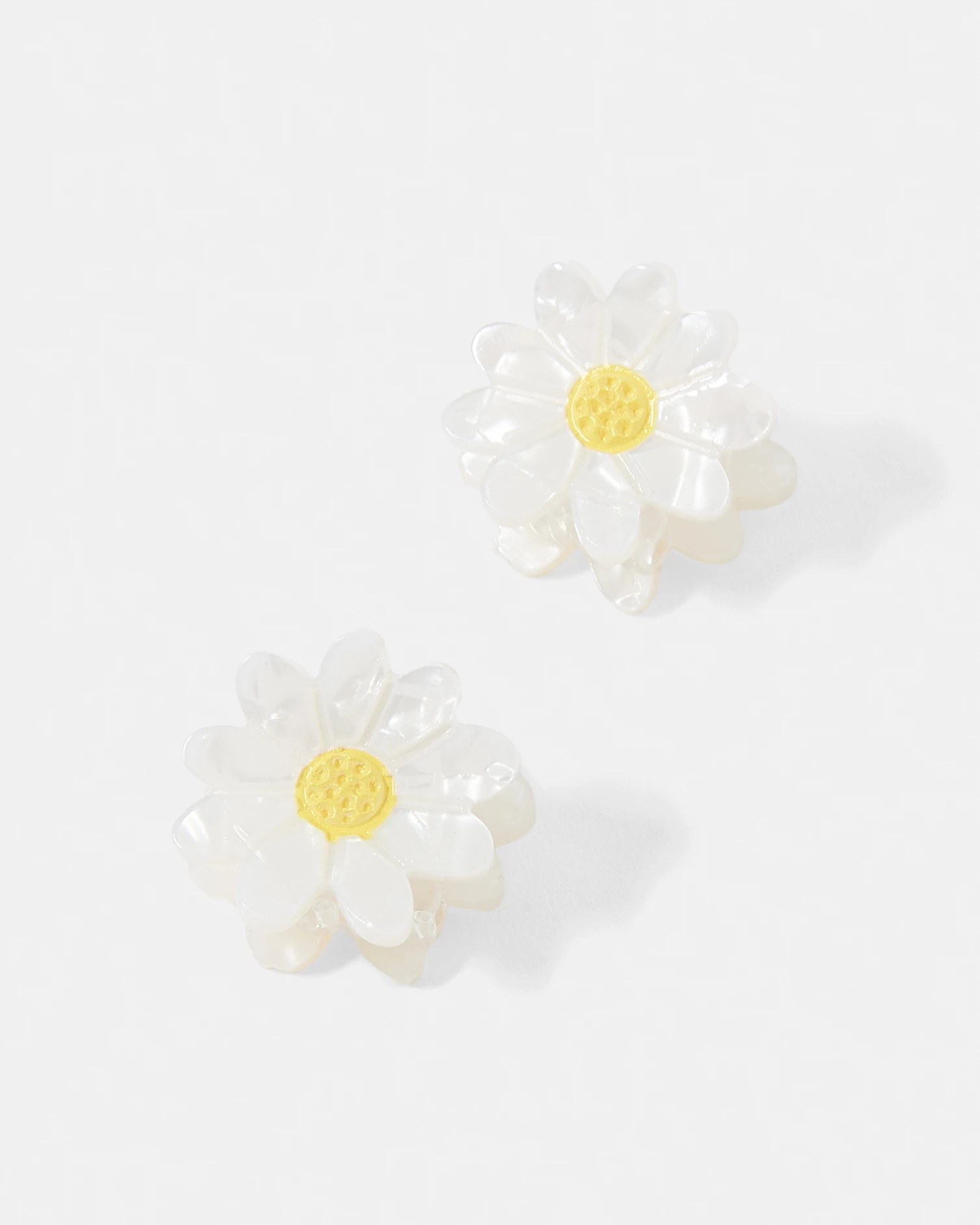 3 2 Pack White Daisy Claw Hair Clips Gift Set, 3 of 3