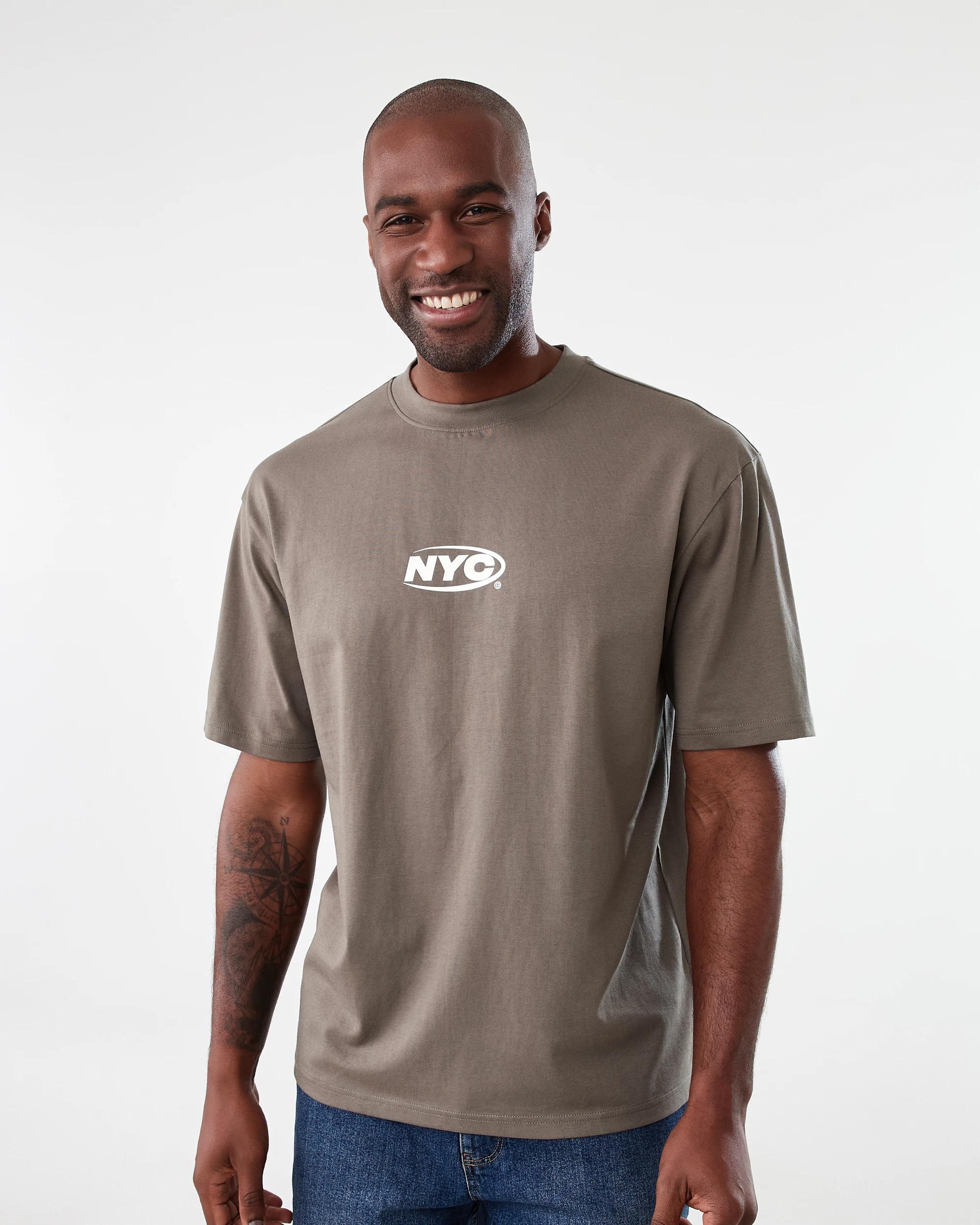 1 Oversized Graphic T-shirt Brw Ny Gft, 1 of 7