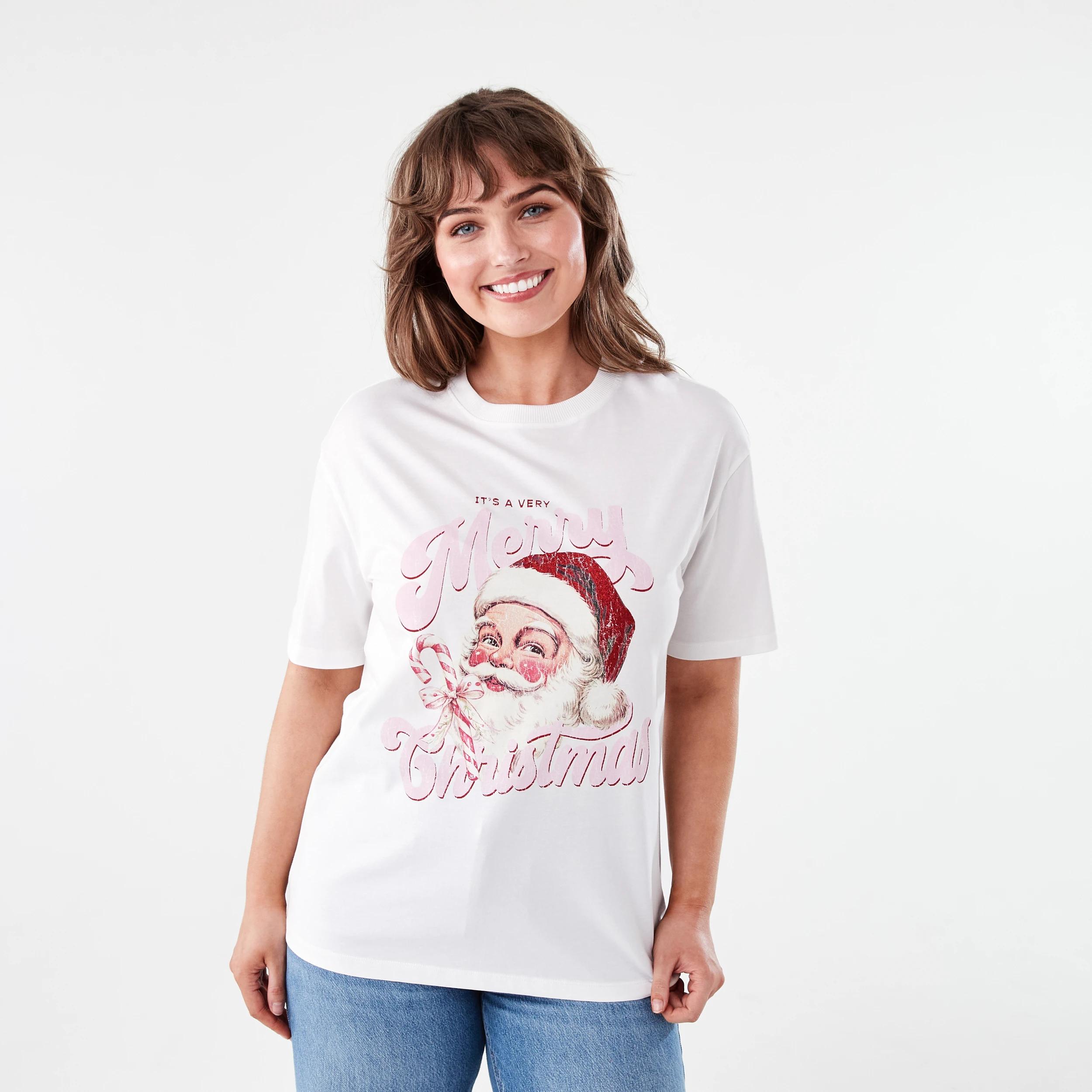 1 Short Sleeve Christmas Oversized Boyfriend T-shirt Very Merry, 1 of 5