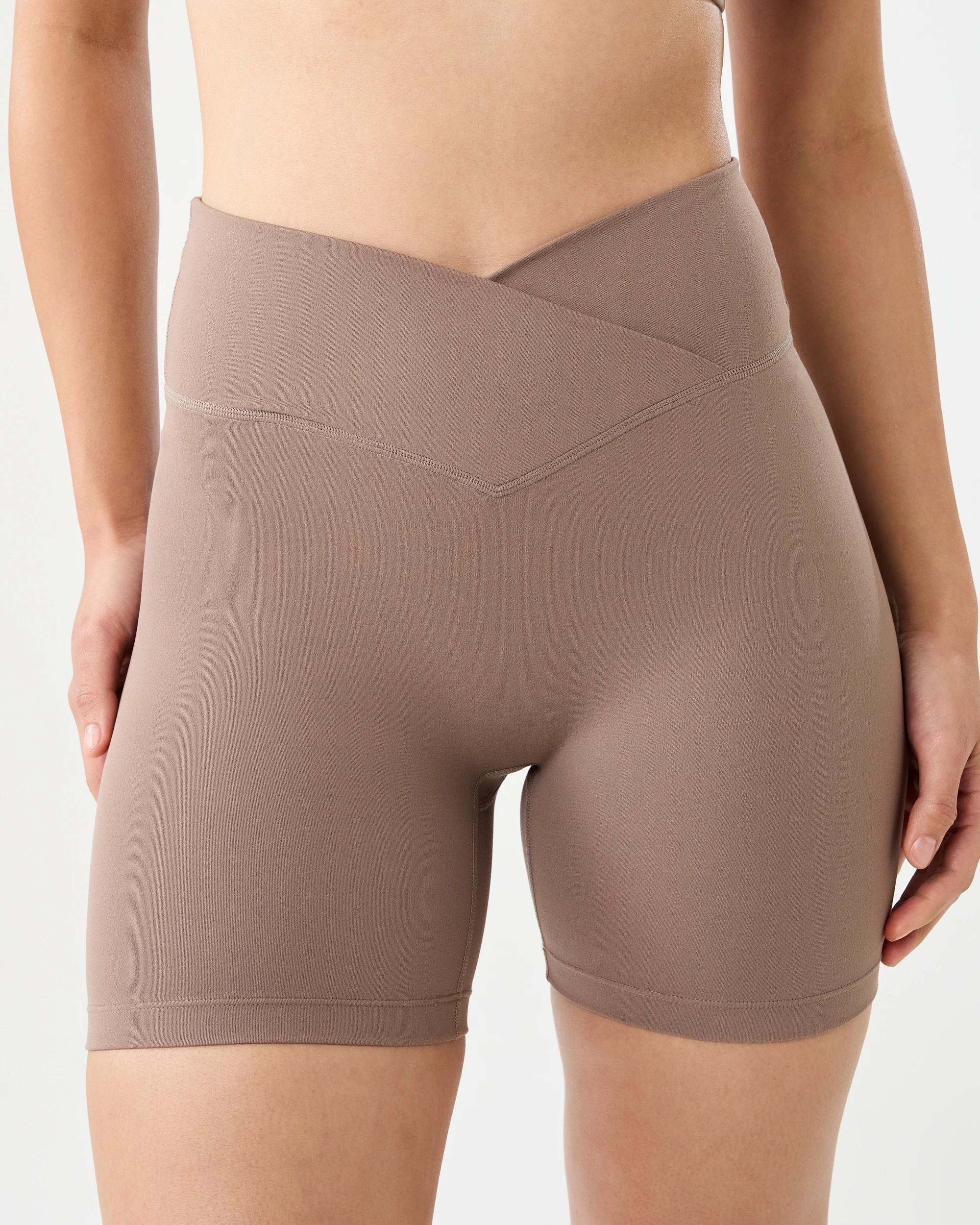 1 Active Womens Cloudform V Front Bike Shorts Soft Truff, 1 of 6