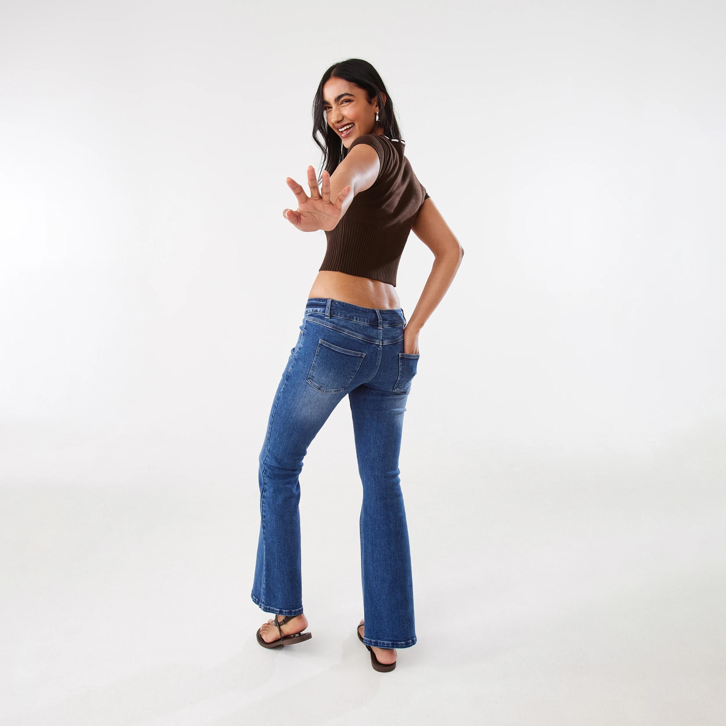 6 Low Rise Bootleg Jeans Mid Wash, 6 of 10