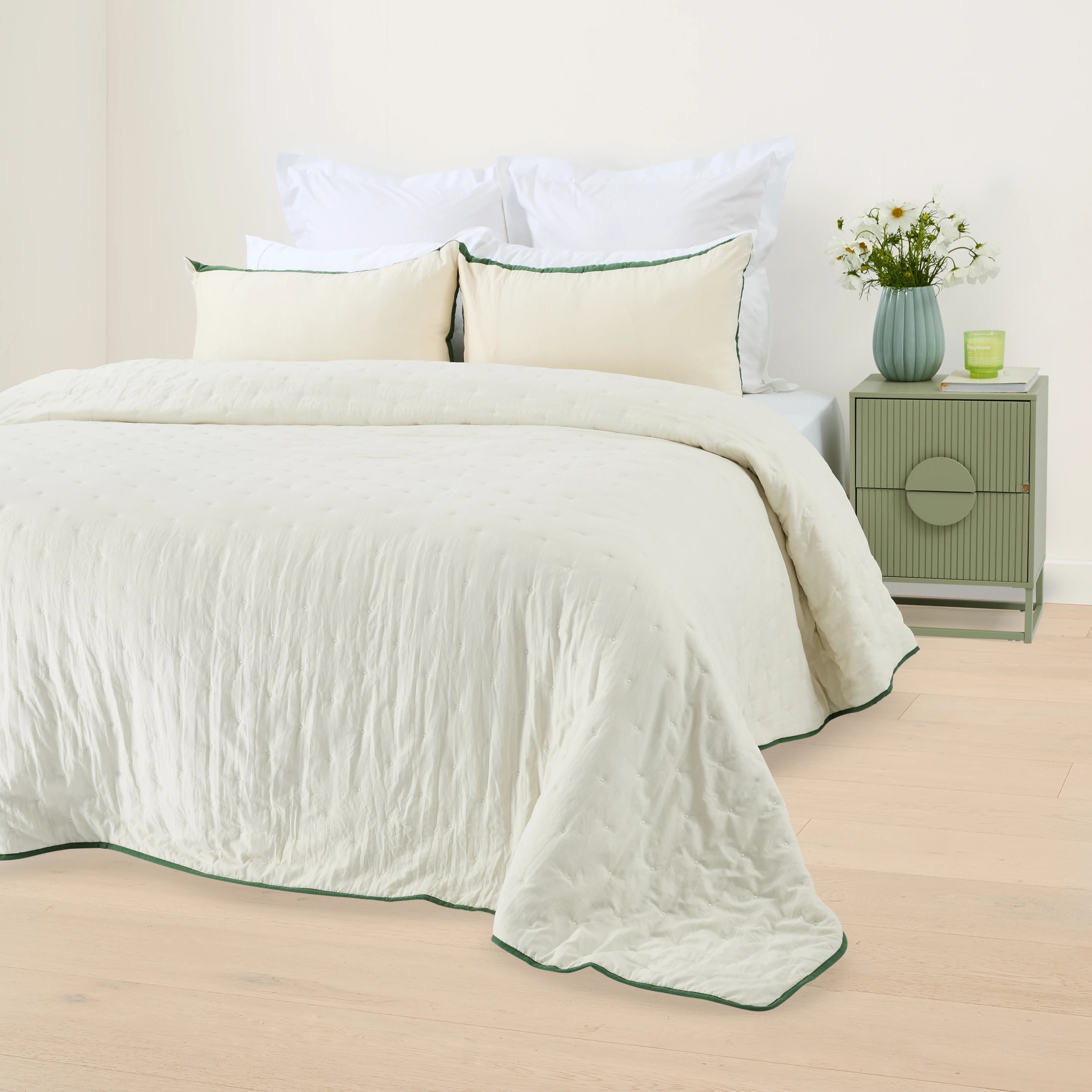 4 Polka Dot Reversible Coverlet Set - Queen/ King Bed, 4 of 9