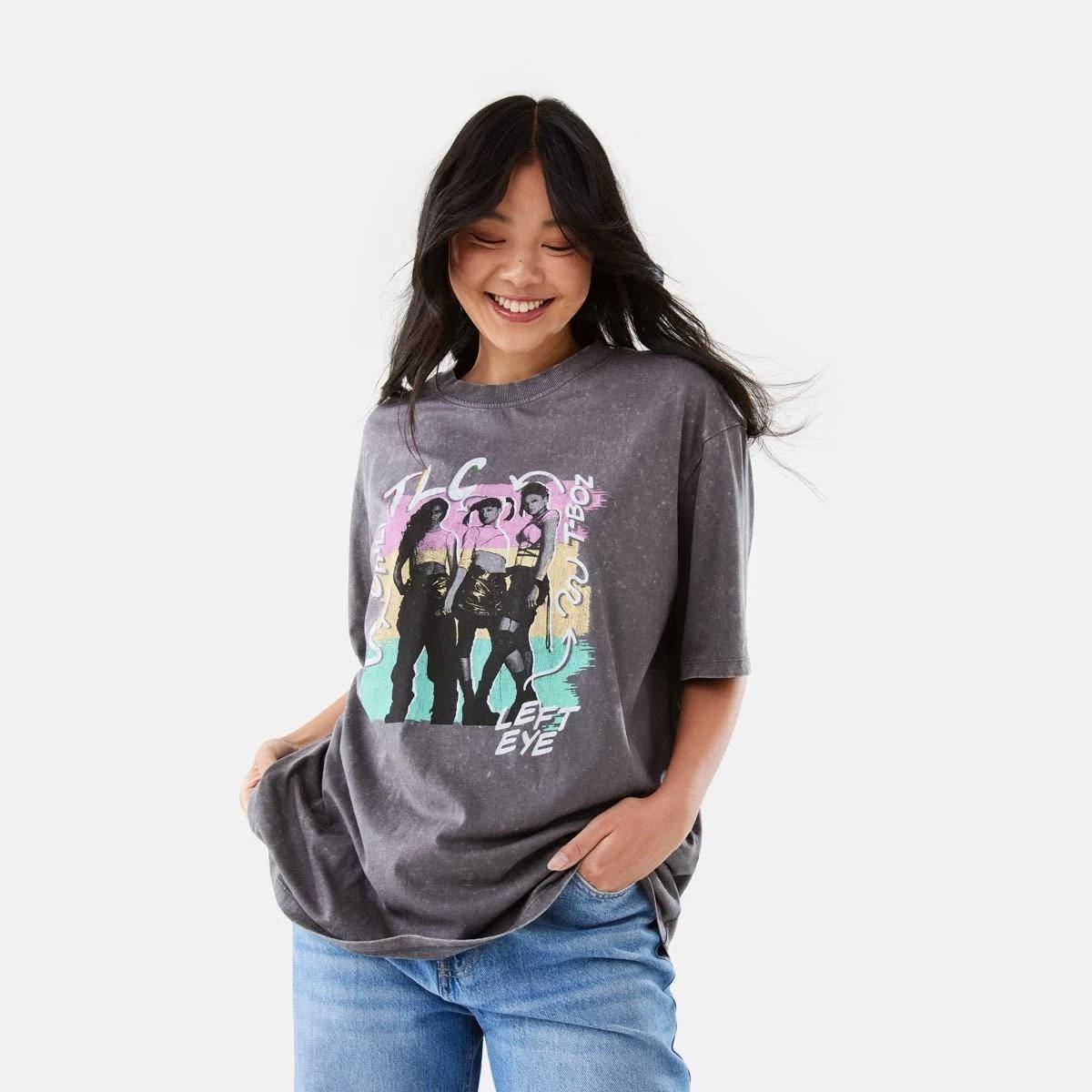 1 TLC License Short Sleeve Oversized T-shirt TLC LIGHT GREY WASH, 1 of 9