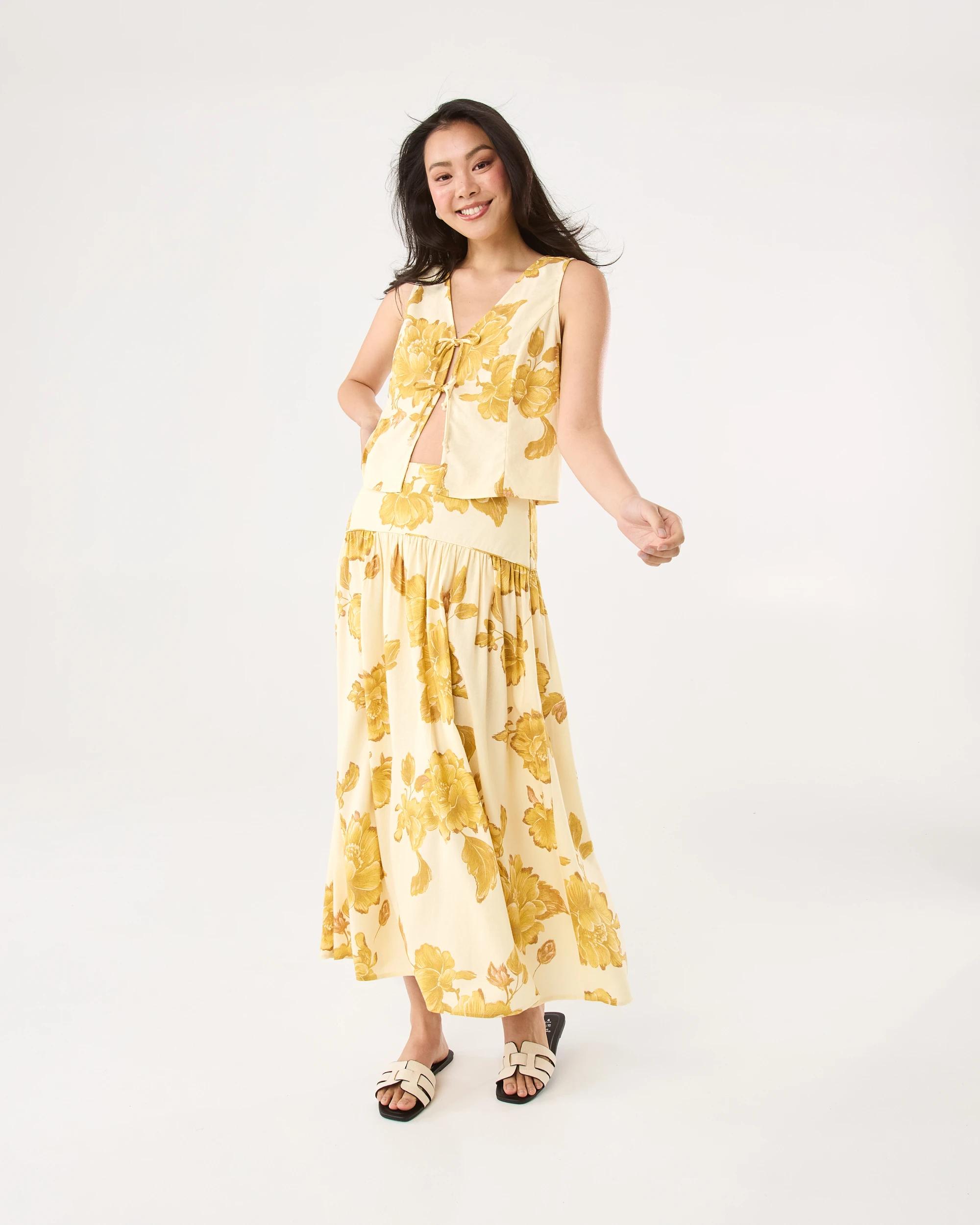 2 Short Sleeve Linen Blend Tie Front Top Boho Flral, 2 of 6