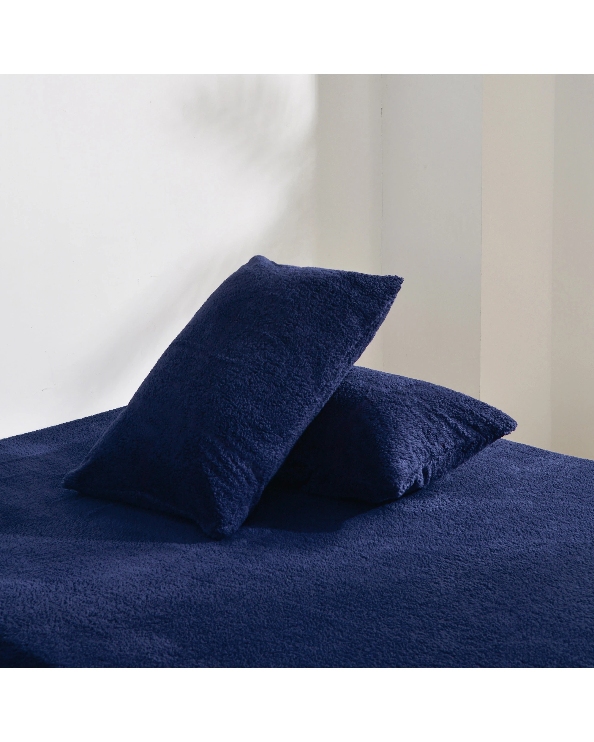 3 Dreamaker Jasper Teddy Fleece Combo Fitted Sheet Set - King Bed - Midnight Blue, 3 of 7