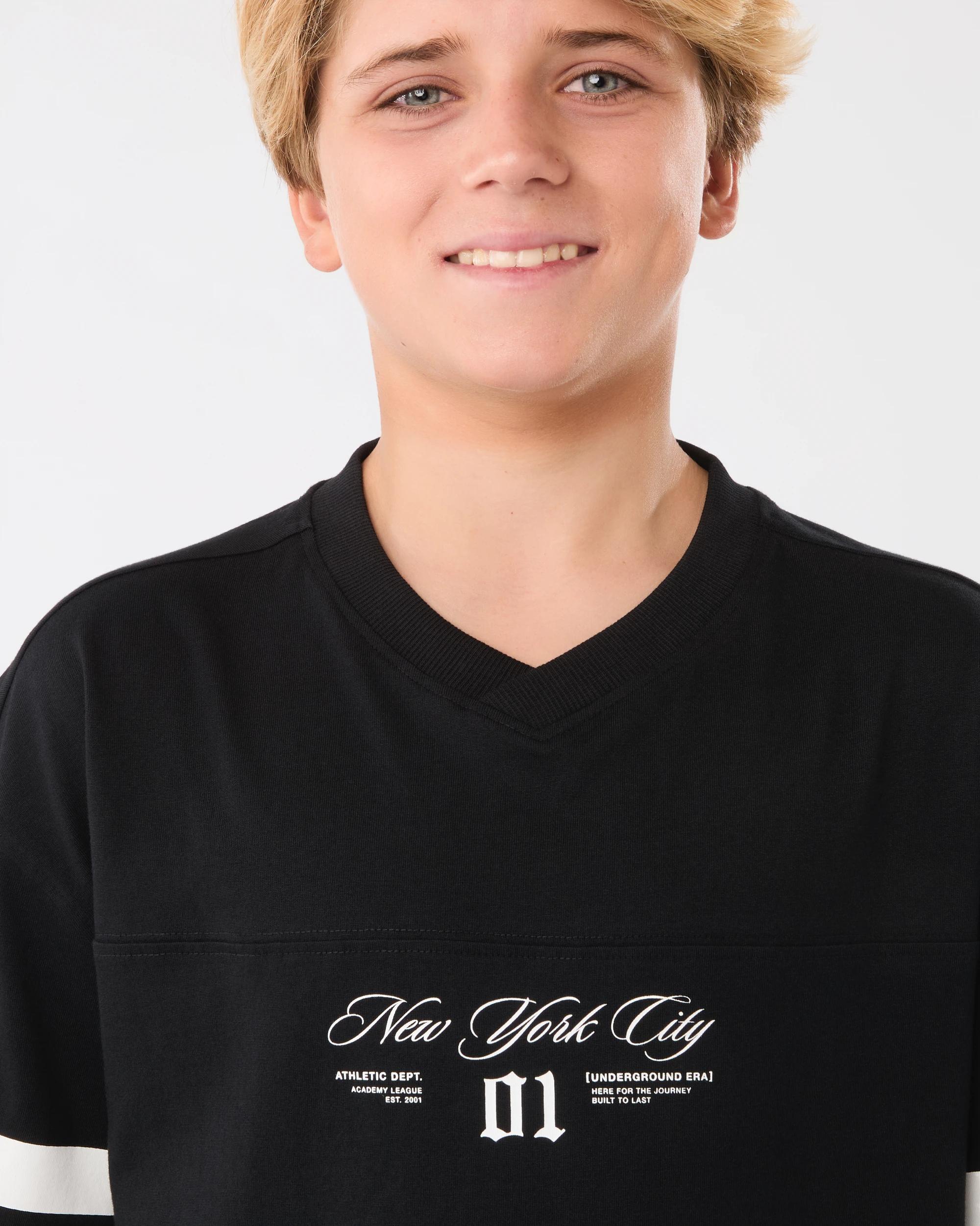 4 Short Sleeve V-neck Oversized T-shirt Black, 4 of 8