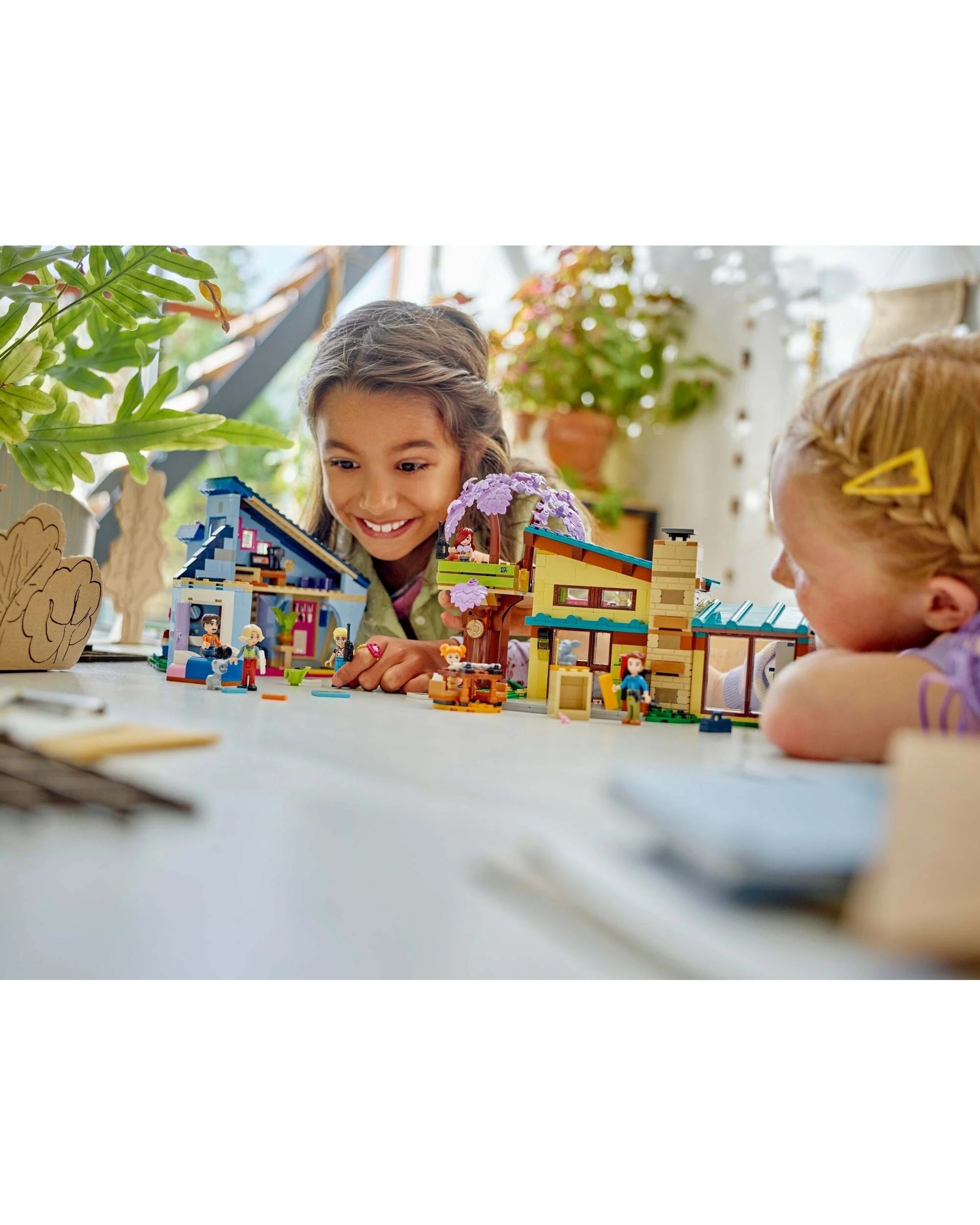 3 LEGO Friends Series 42620 Olly and Paisley's Family Houses, 3 of 5