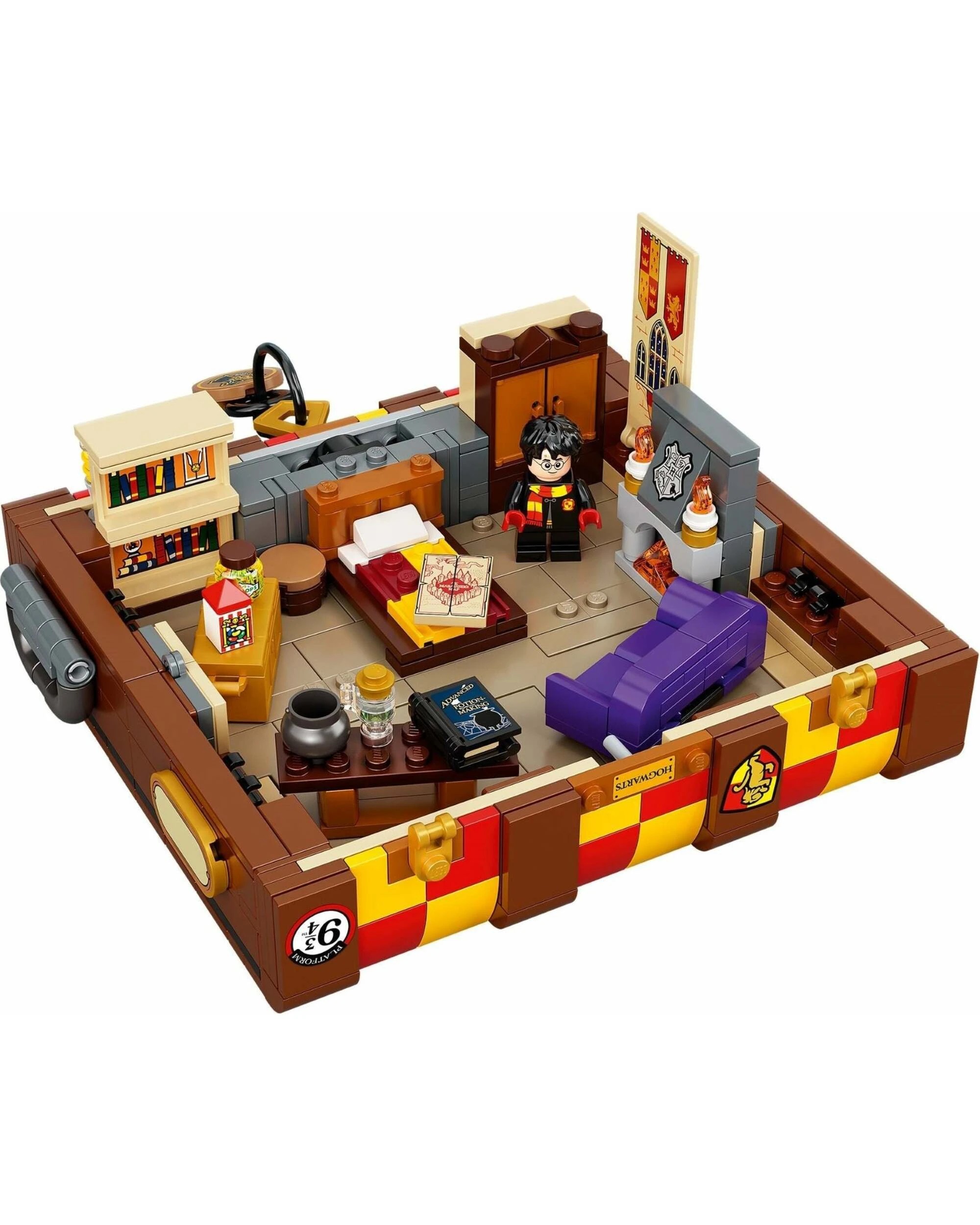 4 LEGO 76399 Harry Potter Hogwarts Magical Trunk, 4 of 5
