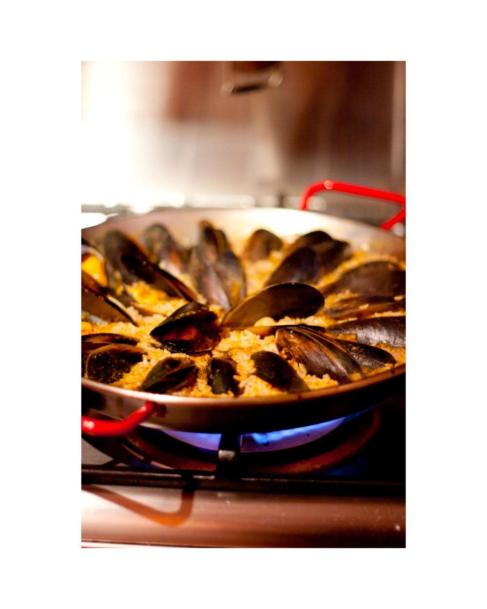 3 Garcima High Carbon Polished Paella Pan with Red Handles 34cm, 3 of 4