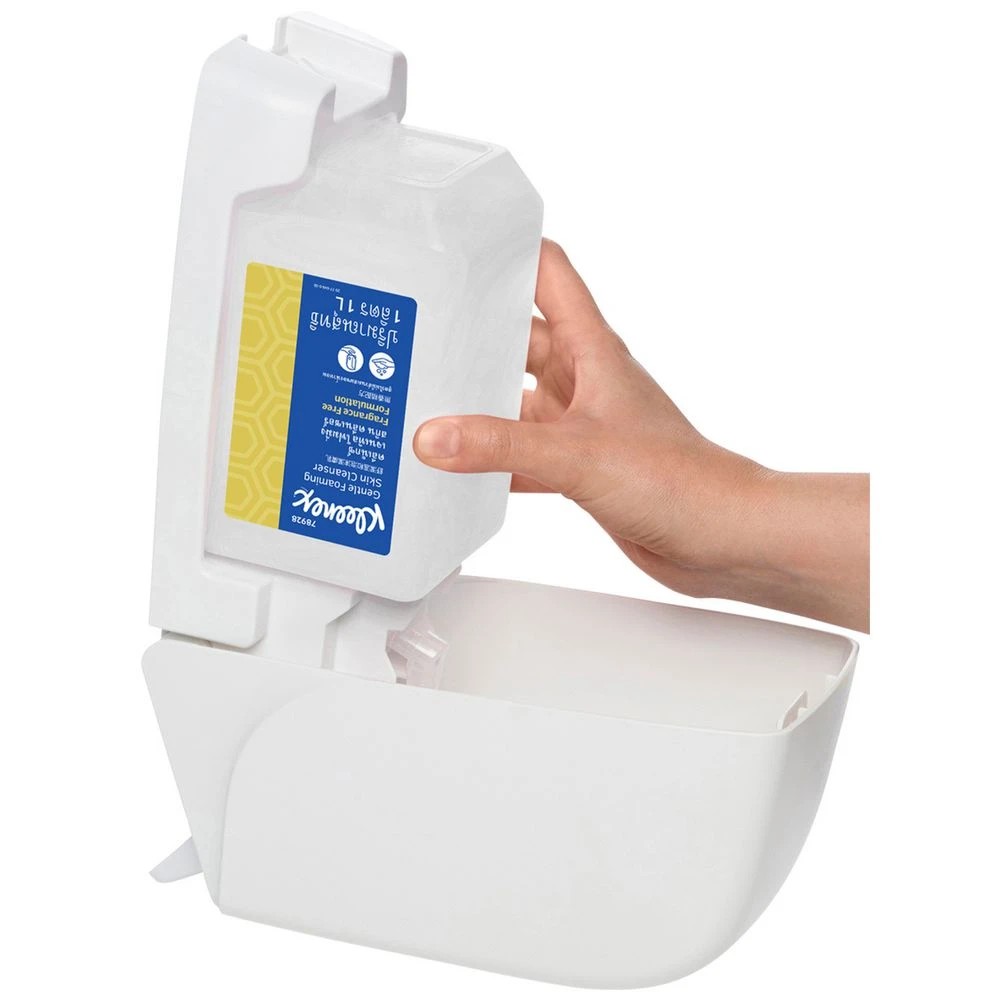 2 Kleenex Gentle Foam Cleanser 1L, 2 of 2