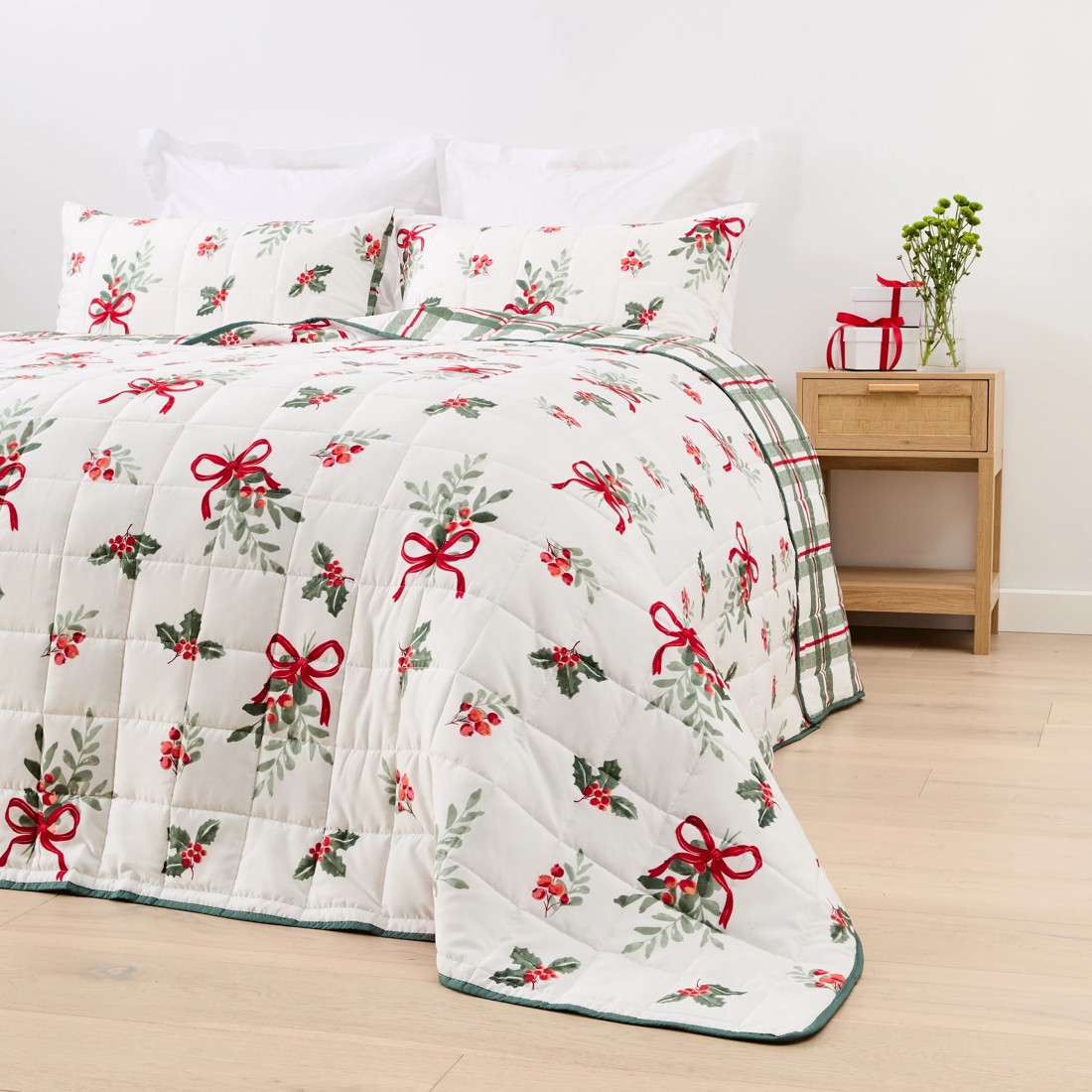 3 Mistletoe Reversible Coverlet Set - Queen/King Bed, 3 of 9