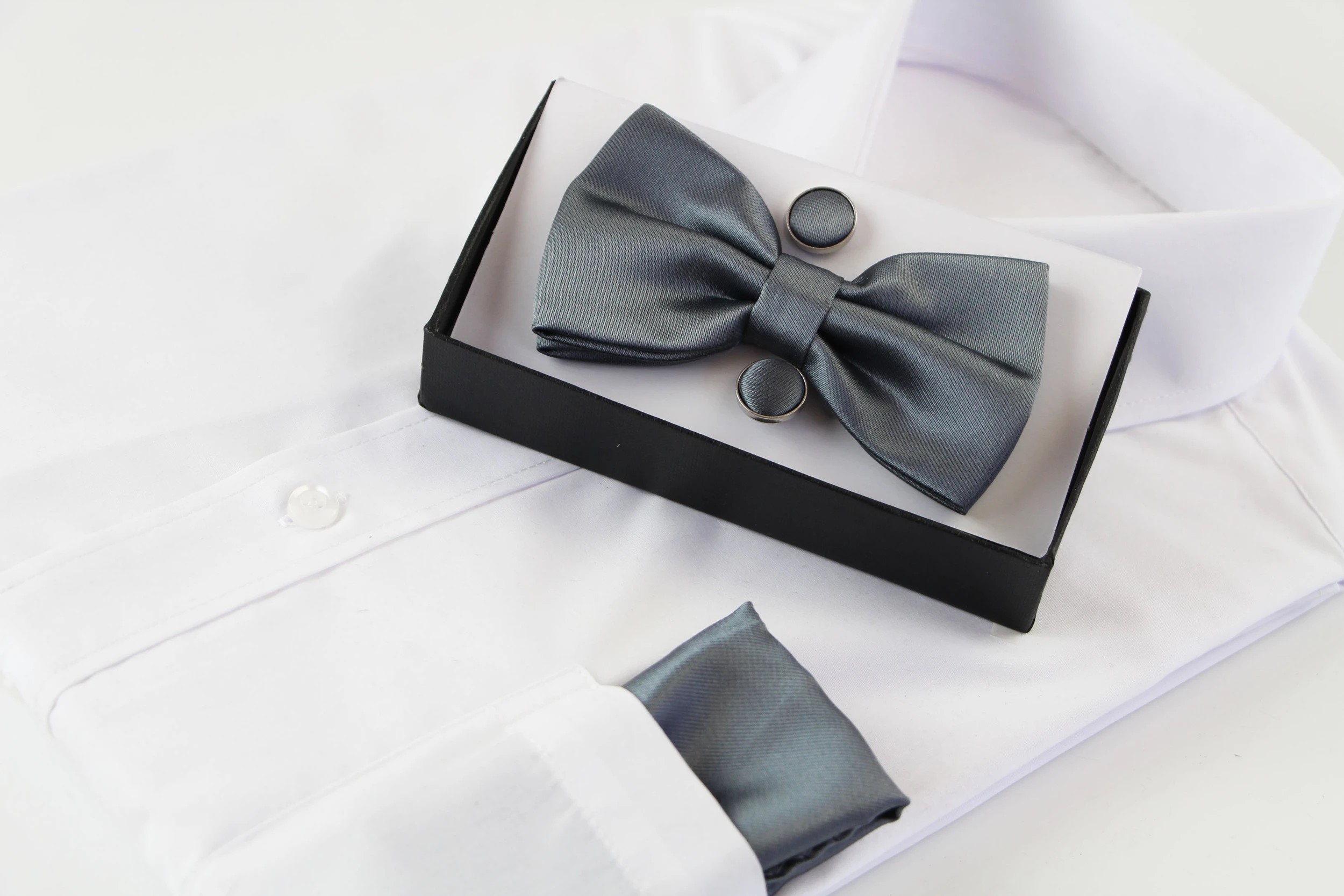 1 Zasel Mens Matching Bow Tie, Pocket Square & Cuff Links Set - Silver, 1 of 1