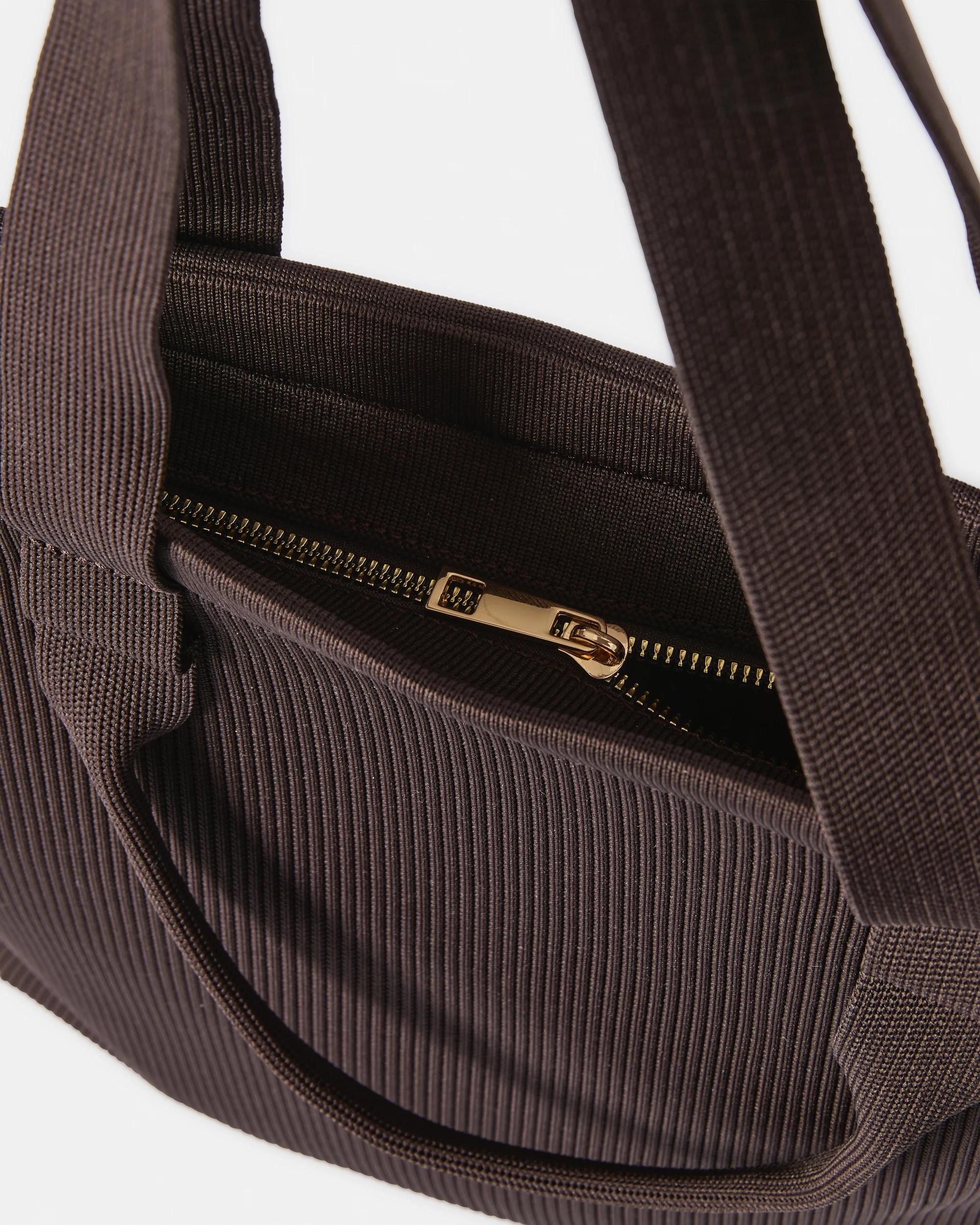 4 Knit Tote Bag Deep Fudge, 4 of 5