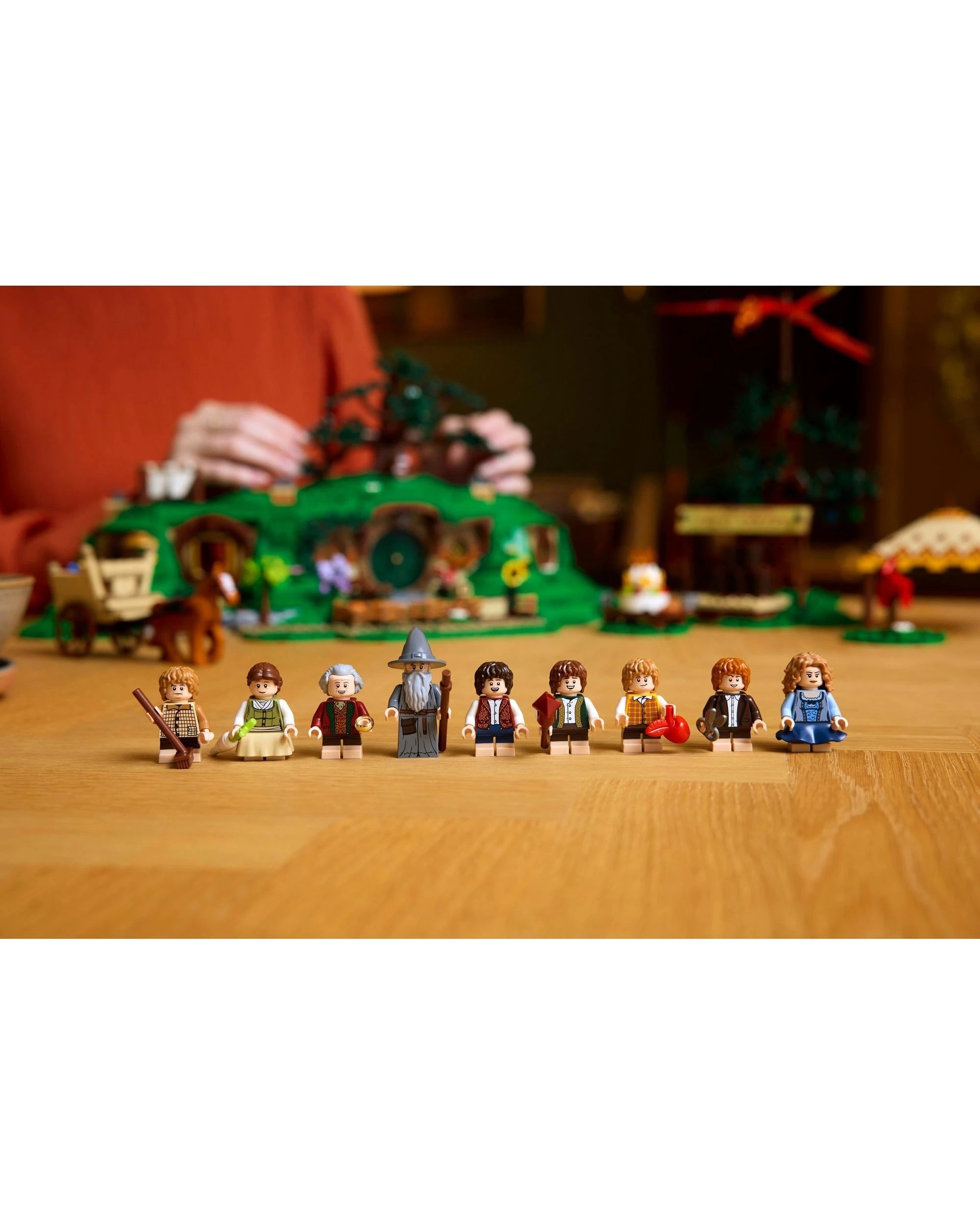 7 The LEGO Group LEGO Icons: The Lord of the Rings: The Shire - 10354, 7 of 10