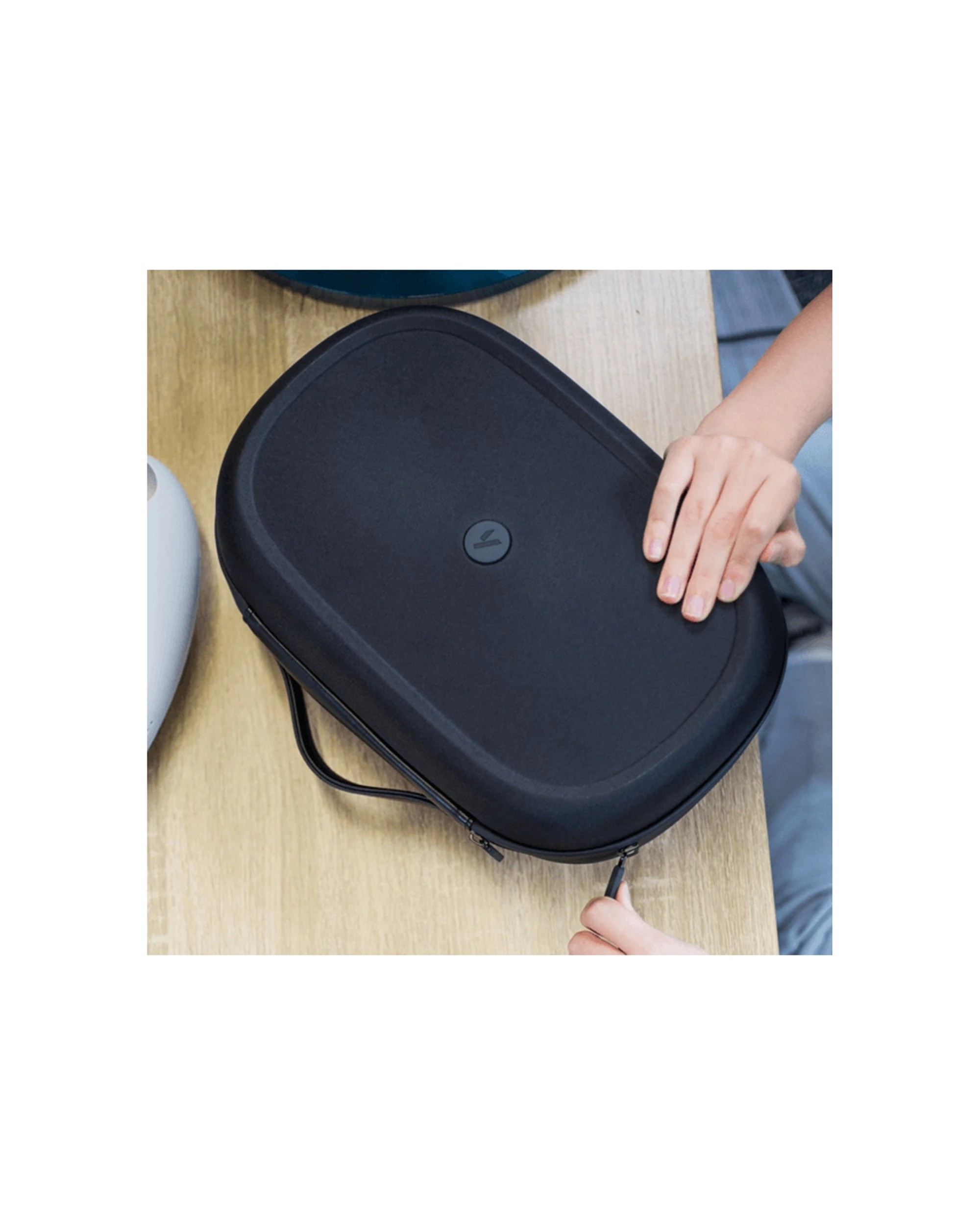 4 4Gamers Protective Storage And Carry Case For Meta Quest 3 And 3s VR Headset - Black, 4 of 5