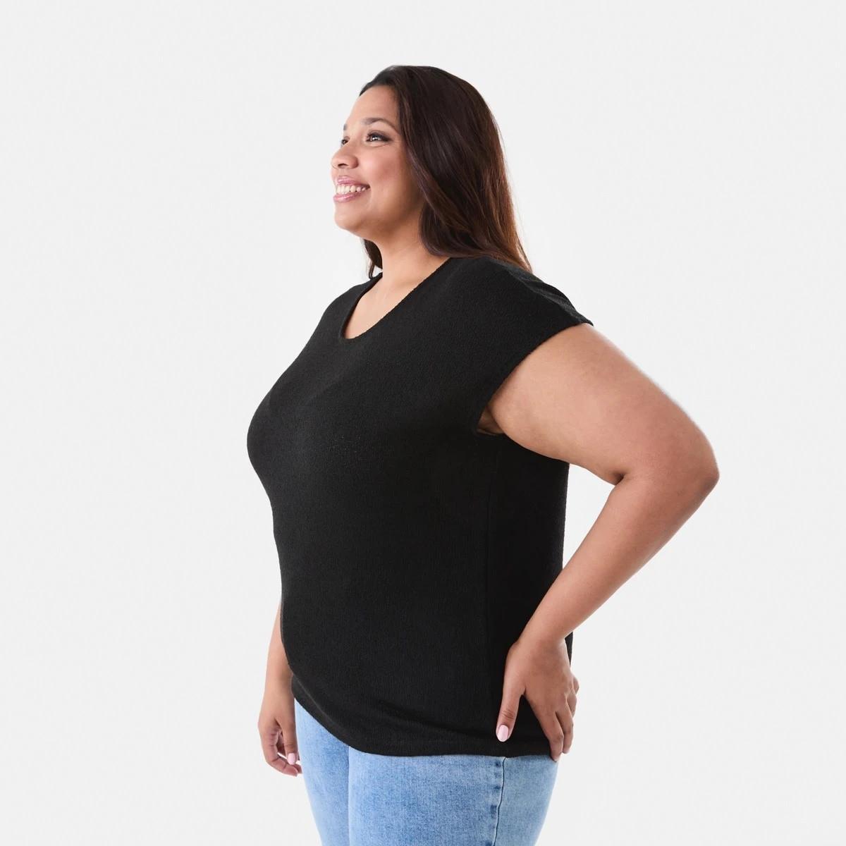 2 Curve Short Sleeve Textured Knit Top Black, 2 of 5