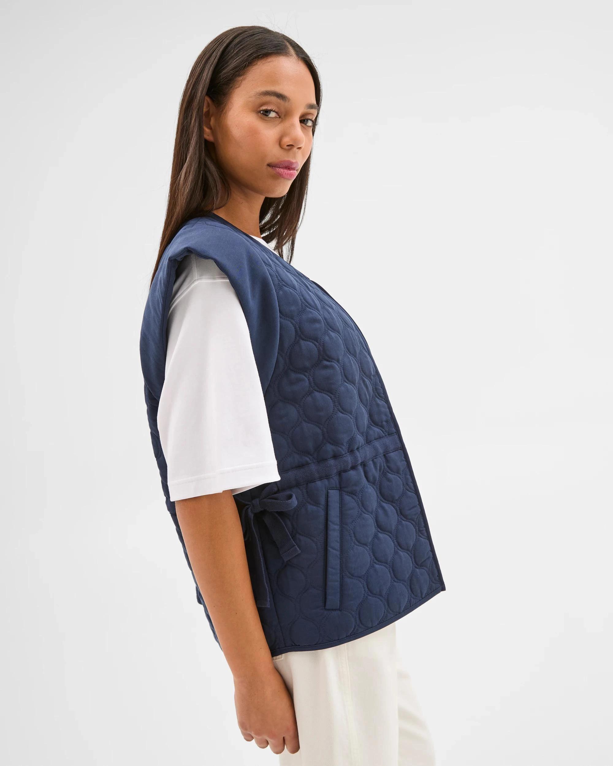 4 Target Woman Sleeveless Zip Through Front Quilted Vest NAVY BLUE, 4 of 10