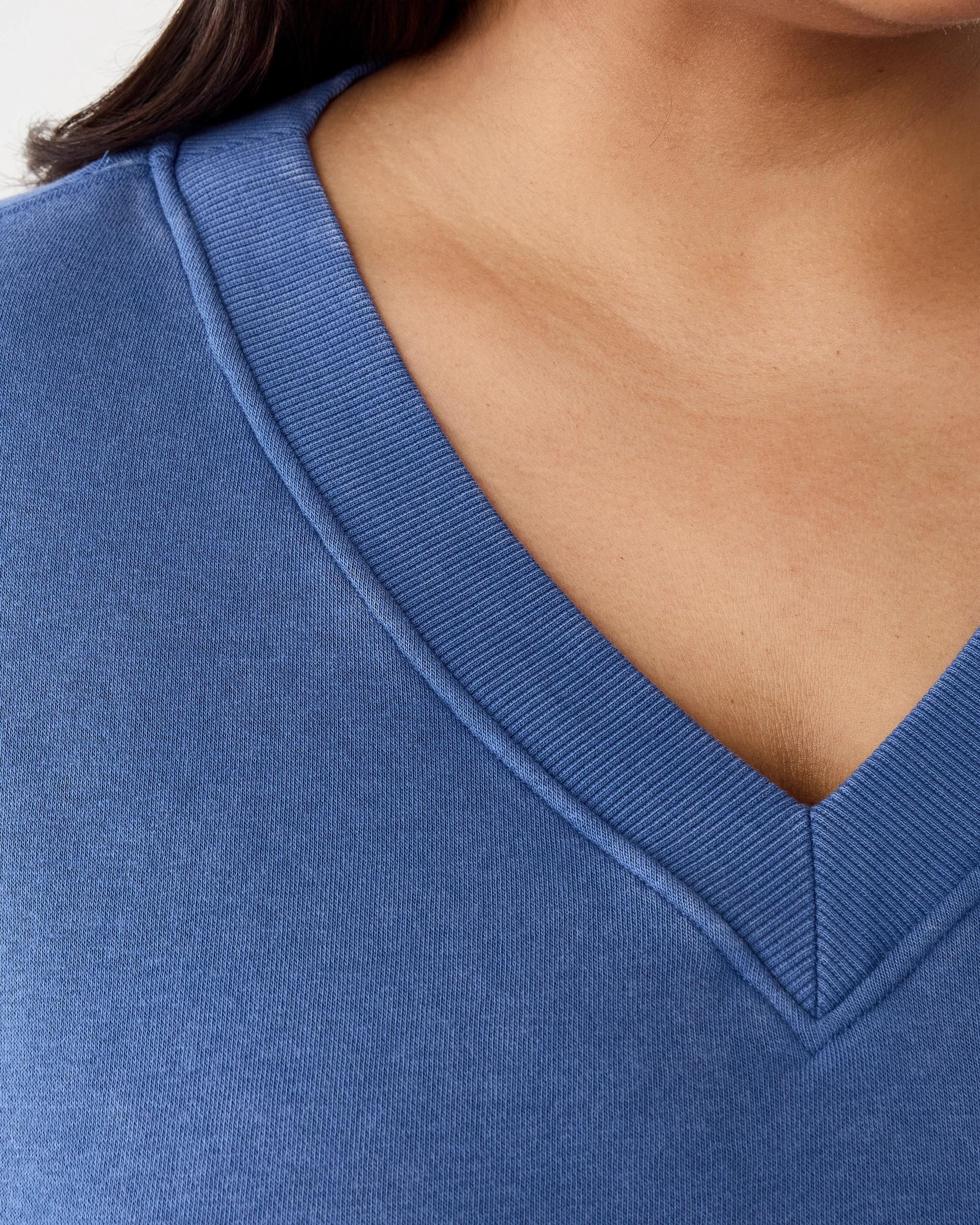 5 Curve Washed V-Neck Sweatshirt Orbit Blu, 5 of 6